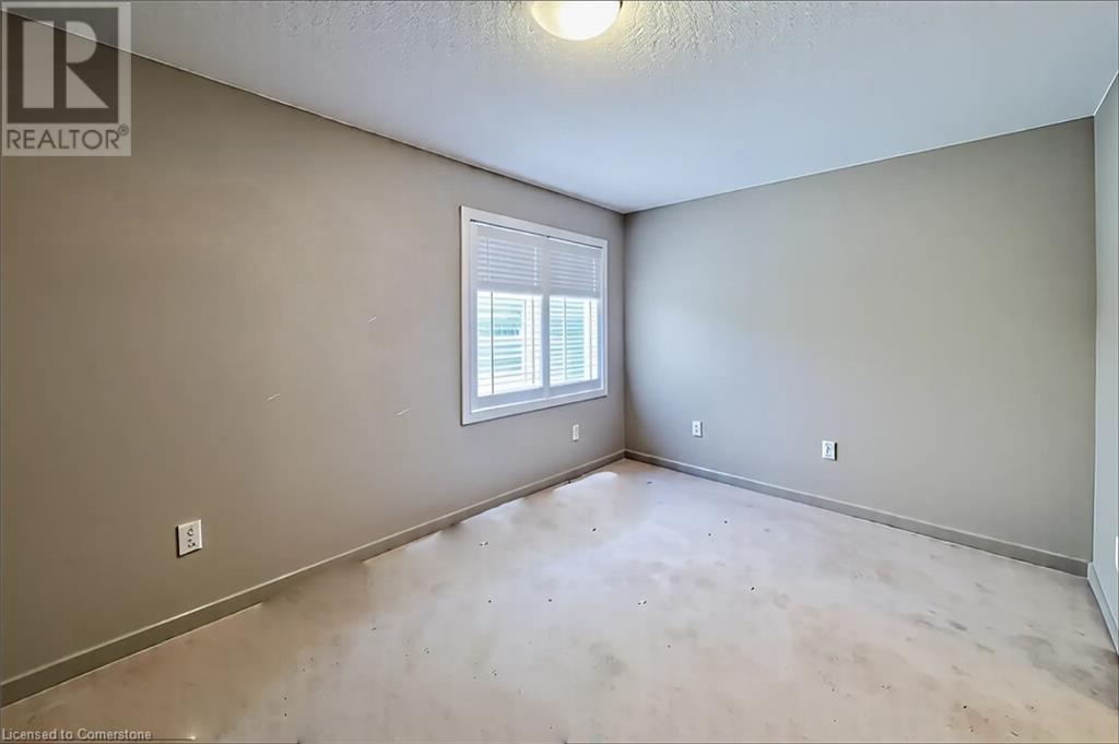 Photo 23 of 128 Montreal Circle, Stoney Creek ON