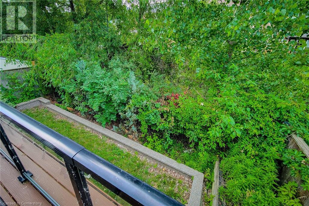 Photo 9 of 128 Montreal Circle, Stoney Creek ON