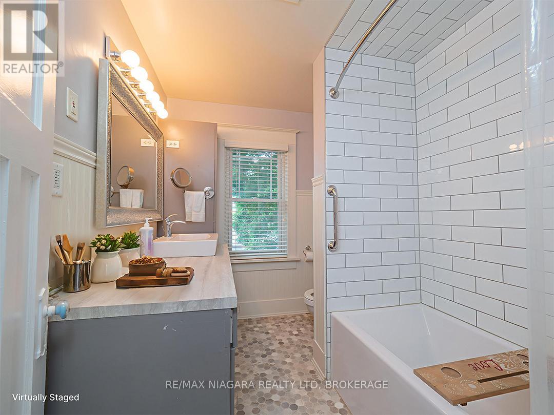 Photo 3 of 265 Clarence Street, Port Colborne ON