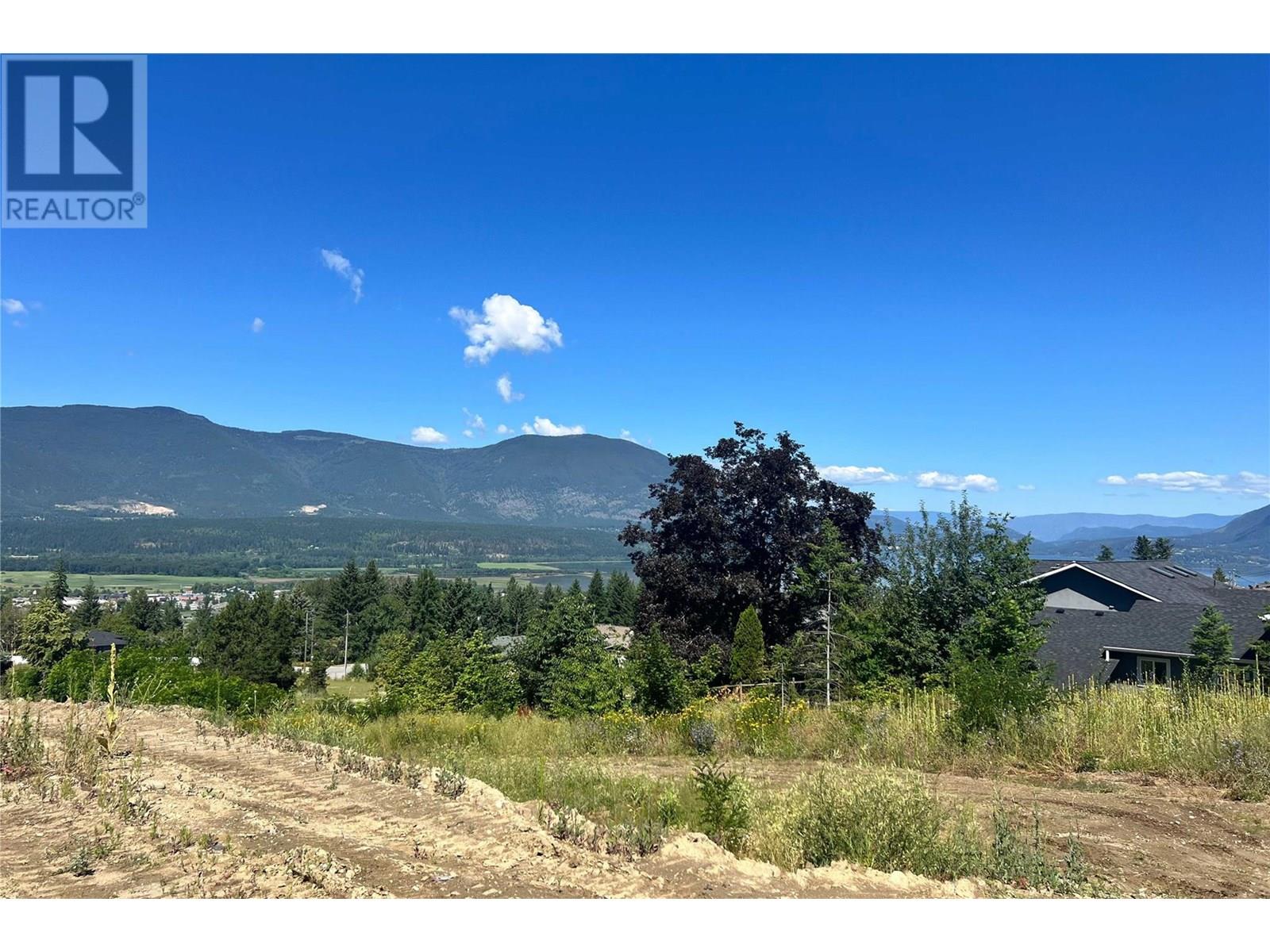 Photo 6 of 1181 16 Avenue Se, Salmon Arm BC