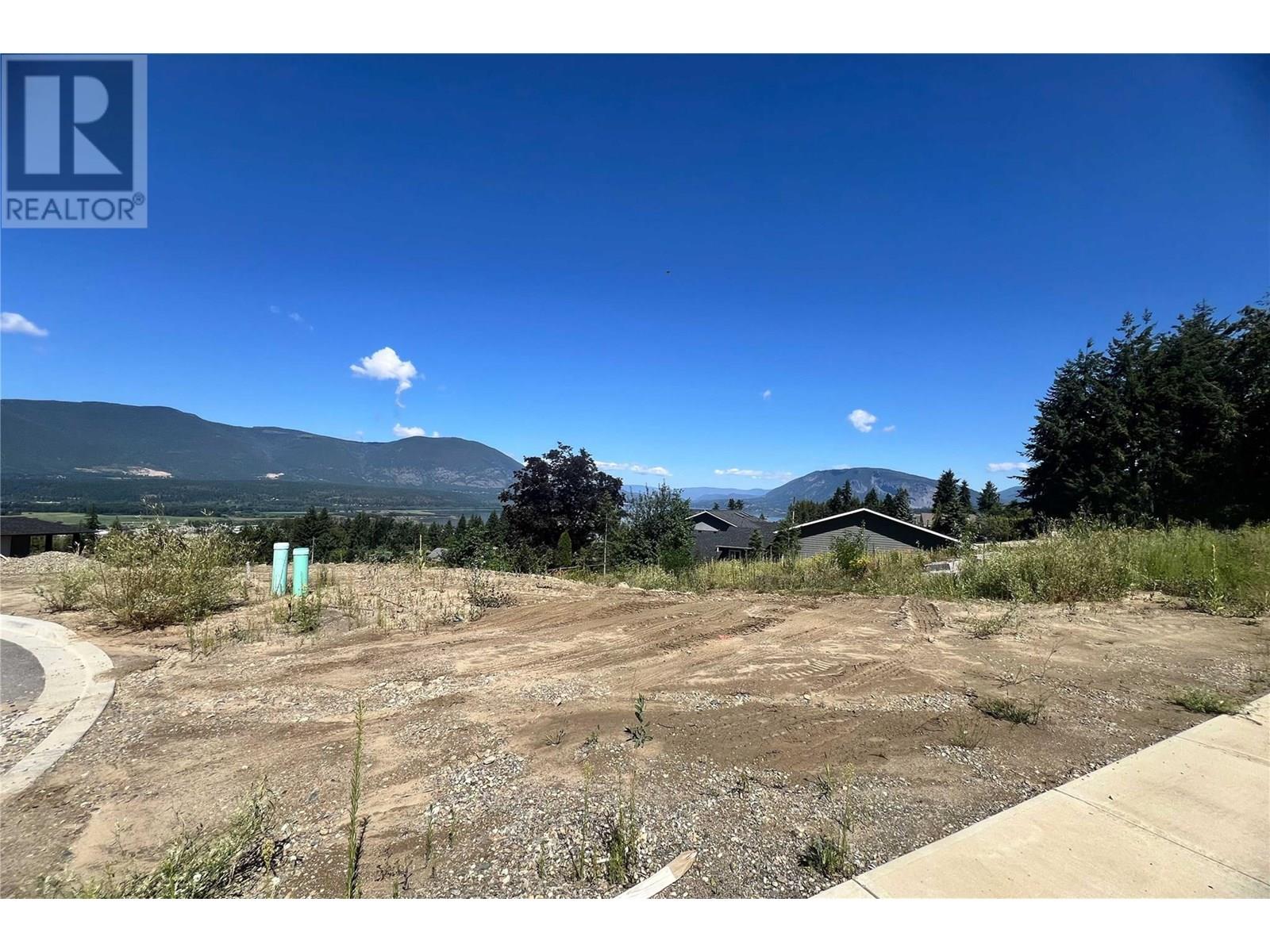 Photo 1 of 1181 16 Avenue Se, Salmon Arm BC