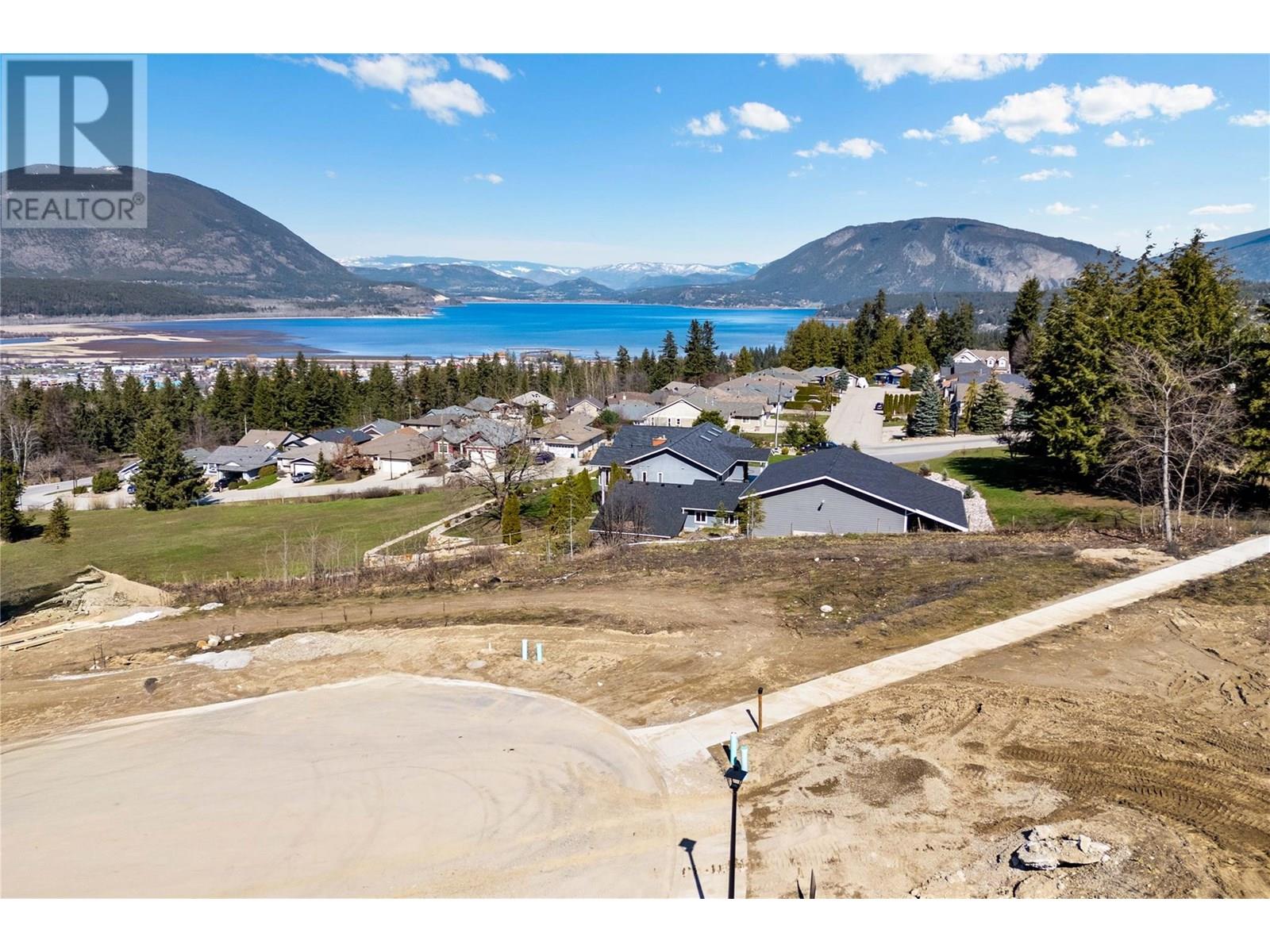 Photo 4 of 1181 16 Avenue Se, Salmon Arm BC