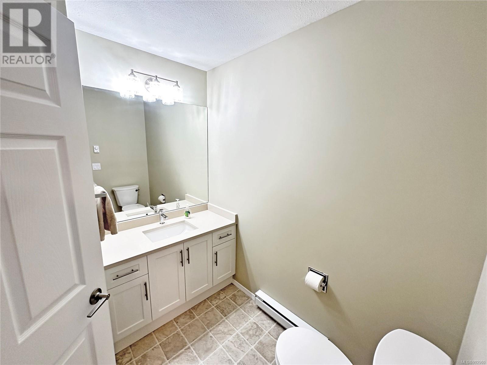 Photo 12 of 27 454 Morison Ave, Parksville BC