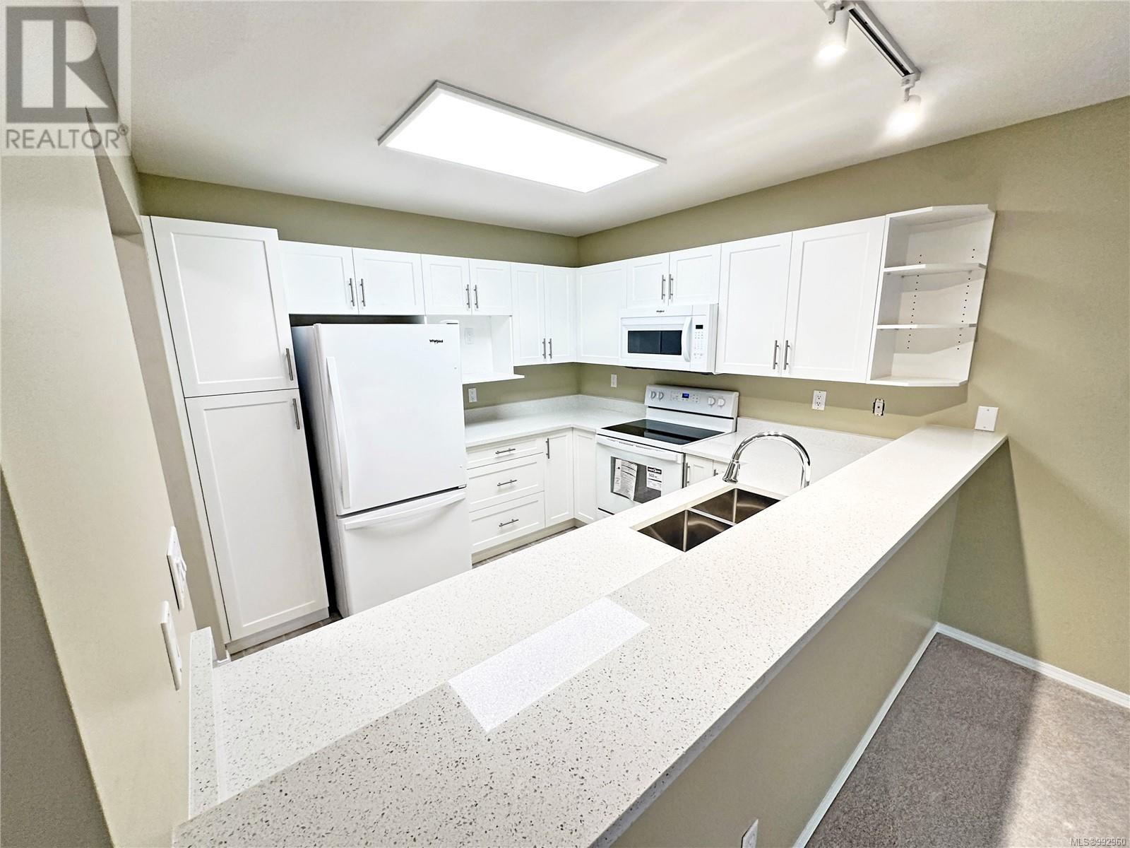 Photo 10 of 27 454 Morison Ave, Parksville BC