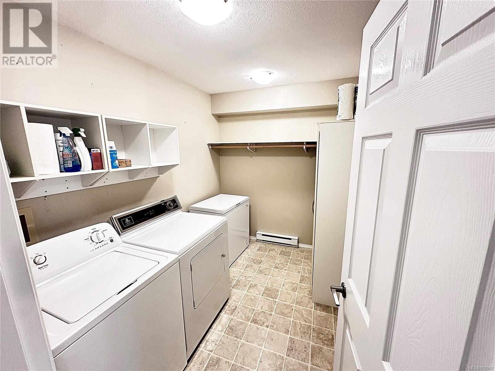 Photo 11 of 27 454 Morison Ave, Parksville BC