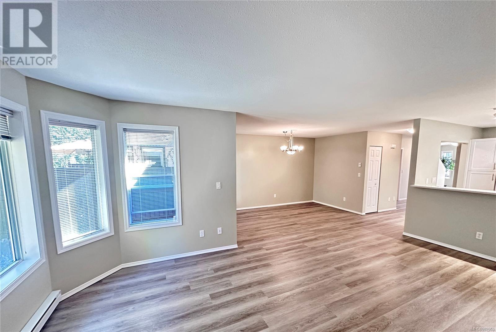 Photo 5 of 27 454 Morison Ave, Parksville BC