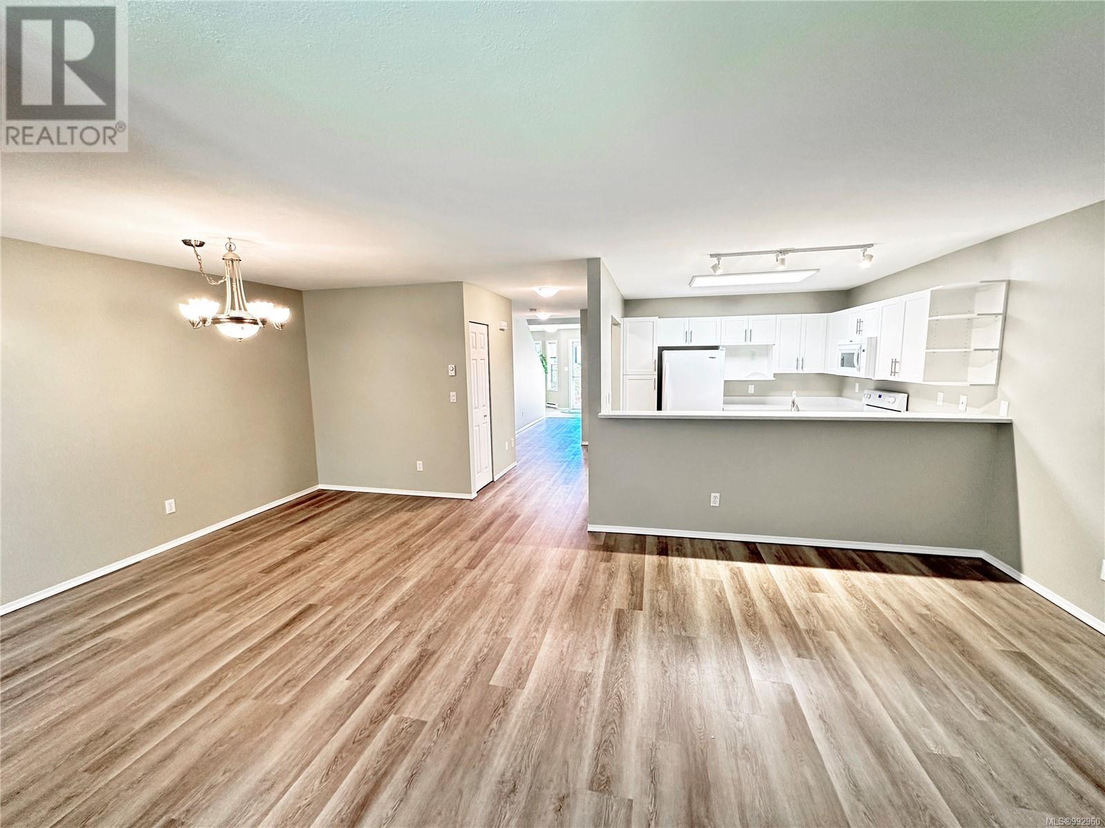 Photo 7 of 27 454 Morison Ave, Parksville BC