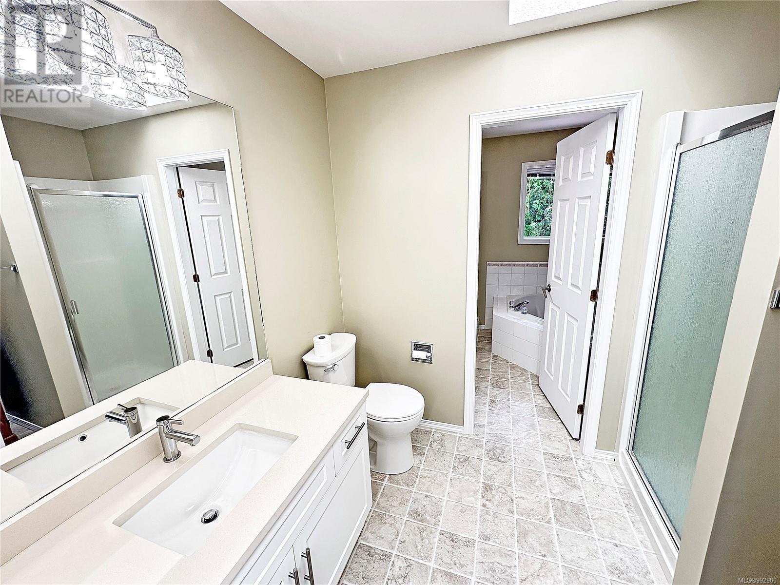 Photo 16 of 27 454 Morison Ave, Parksville BC