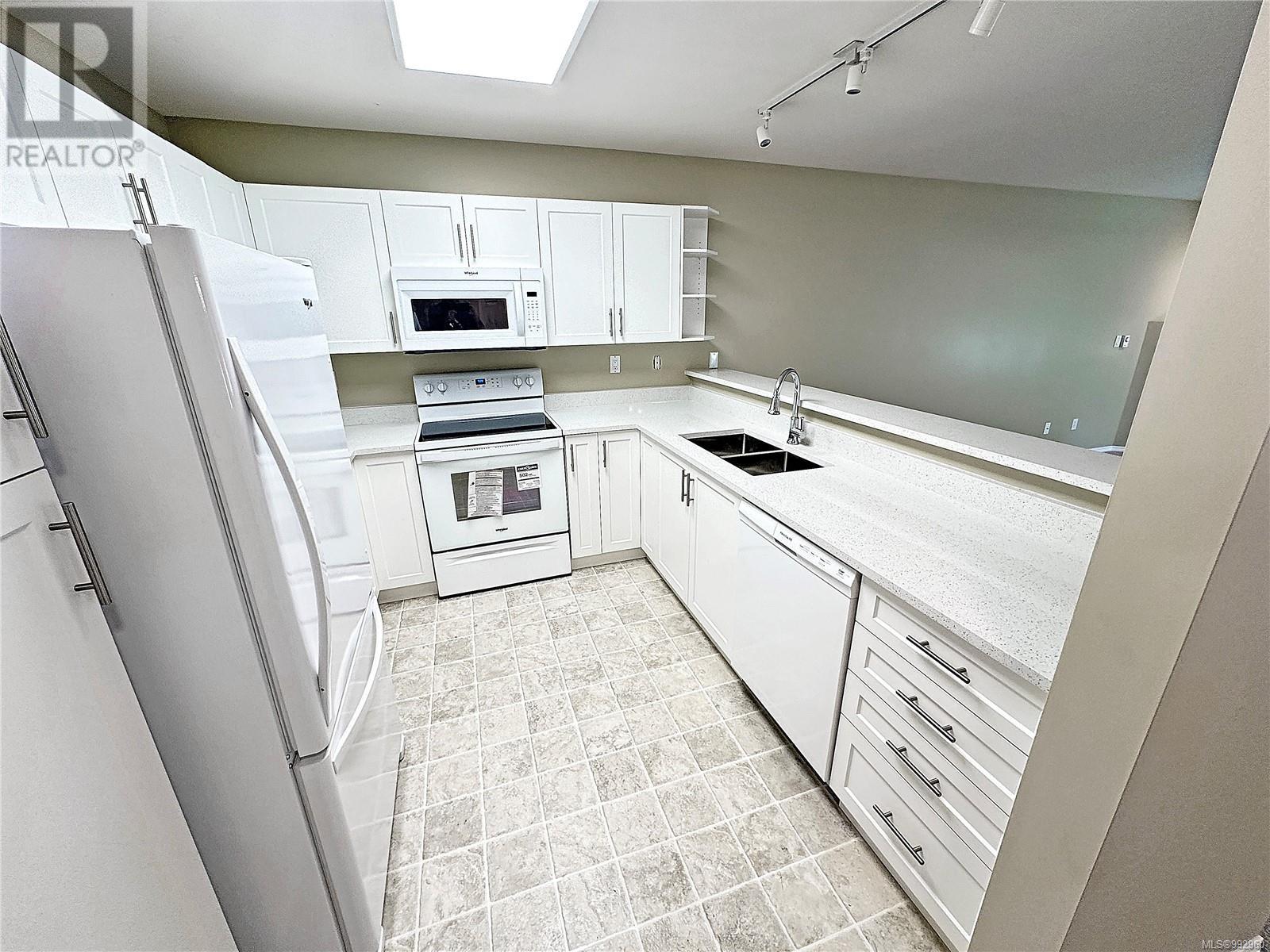 Photo 9 of 27 454 Morison Ave, Parksville BC