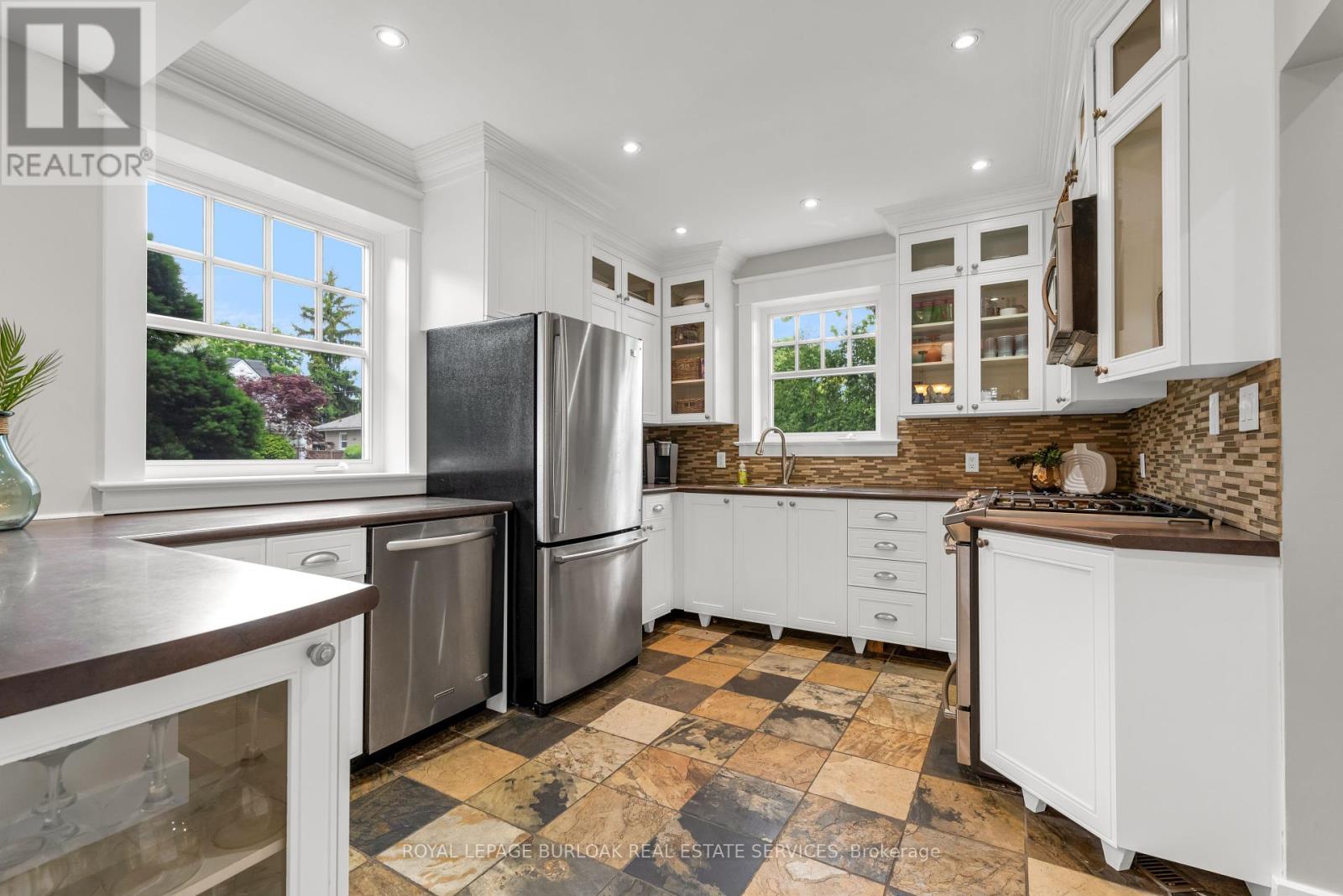 Photo 12 of 605 Emerald Street, Burlington ON