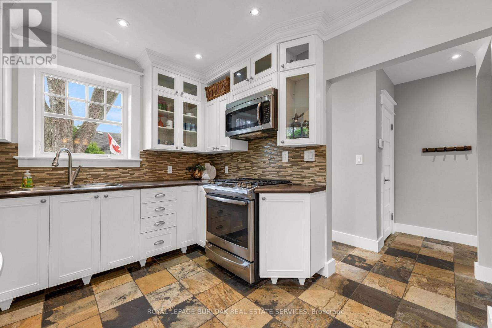 Photo 13 of 605 Emerald Street, Burlington ON