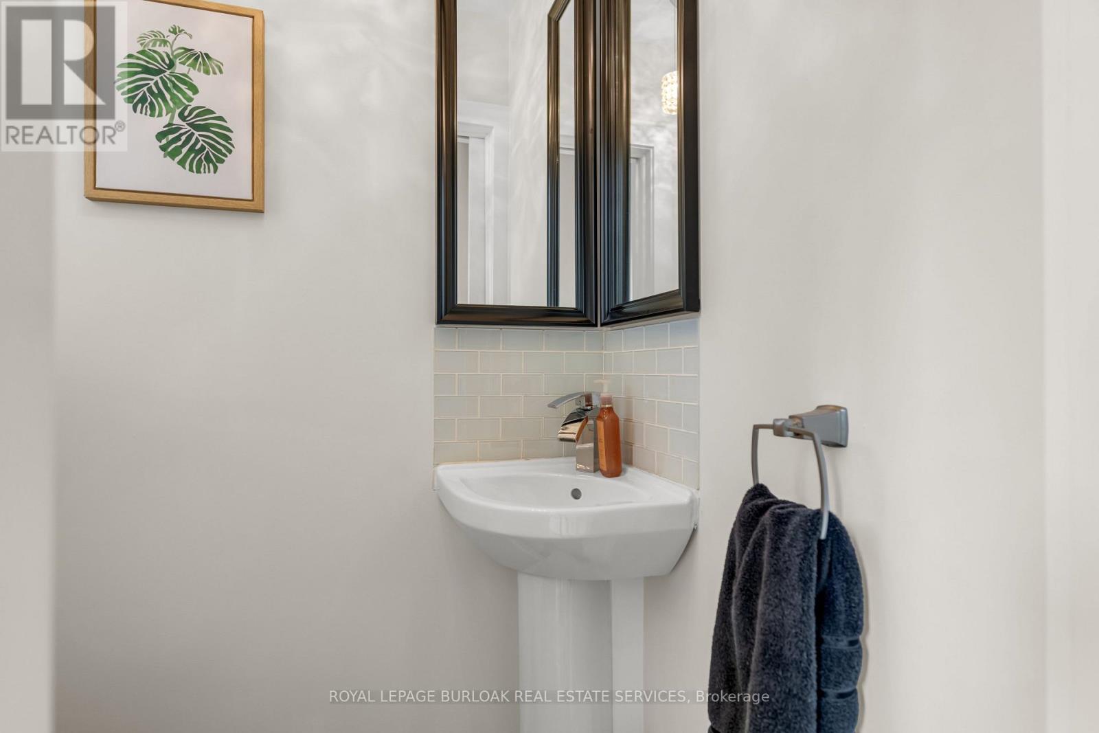 Photo 16 of 605 Emerald Street, Burlington ON