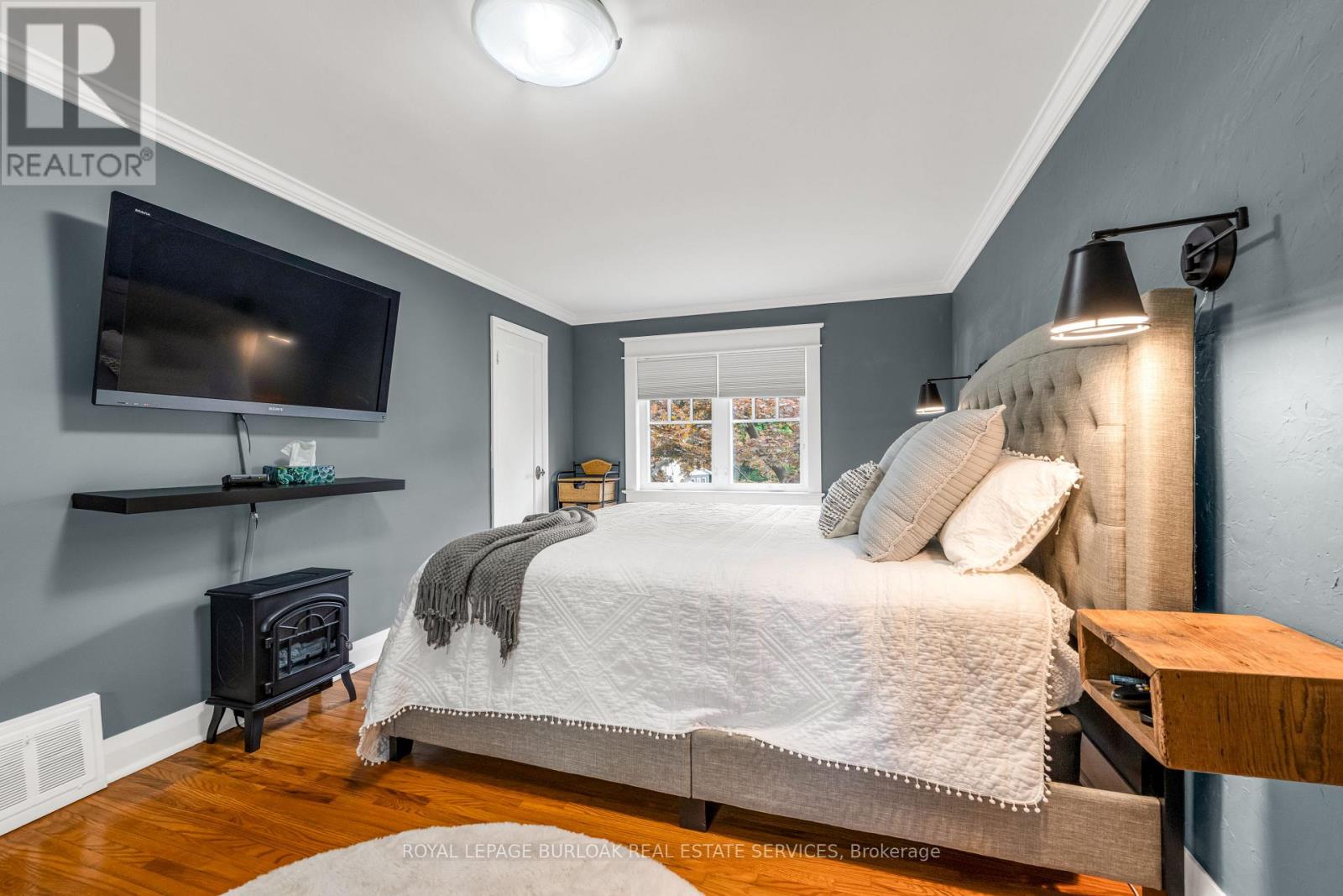 Photo 18 of 605 Emerald Street, Burlington ON