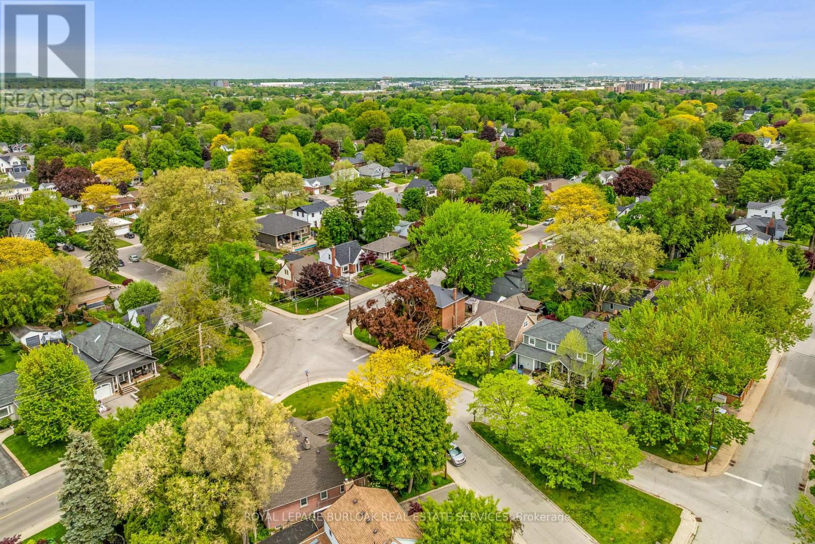 Photo 39 of 605 Emerald Street, Burlington ON