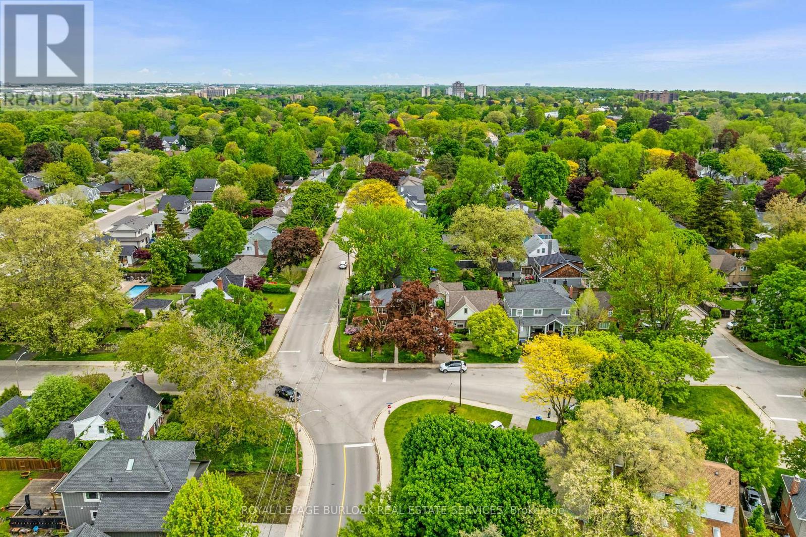 Photo 40 of 605 Emerald Street, Burlington ON