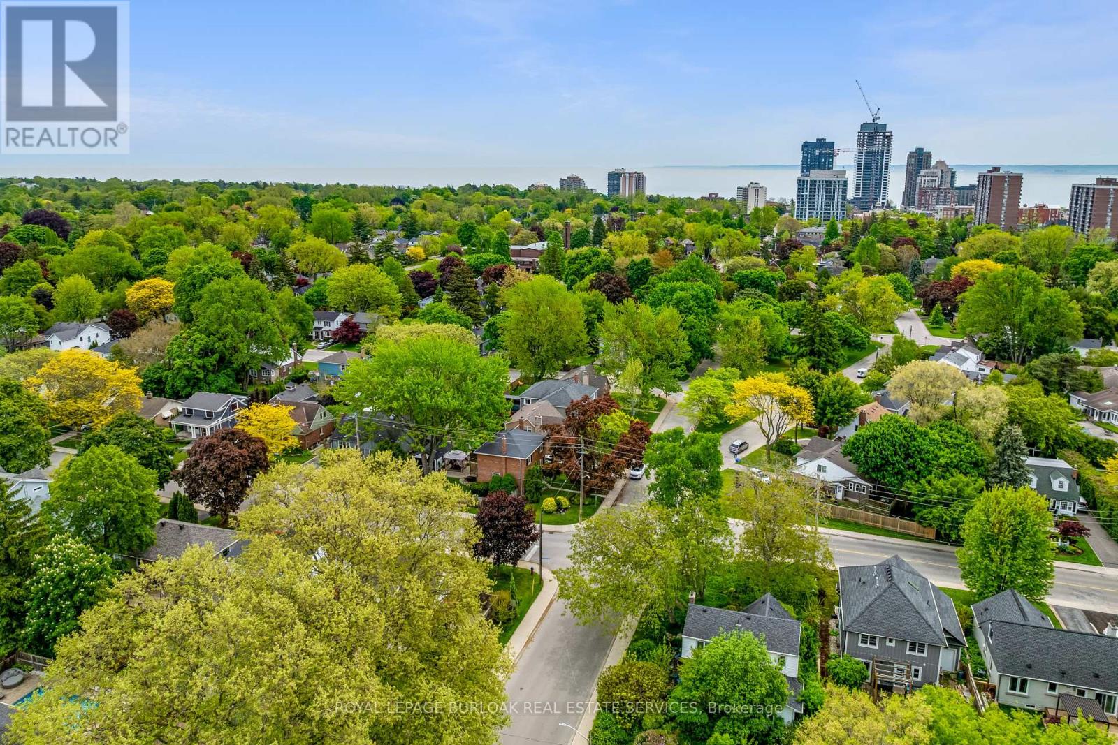 Photo 41 of 605 Emerald Street, Burlington ON