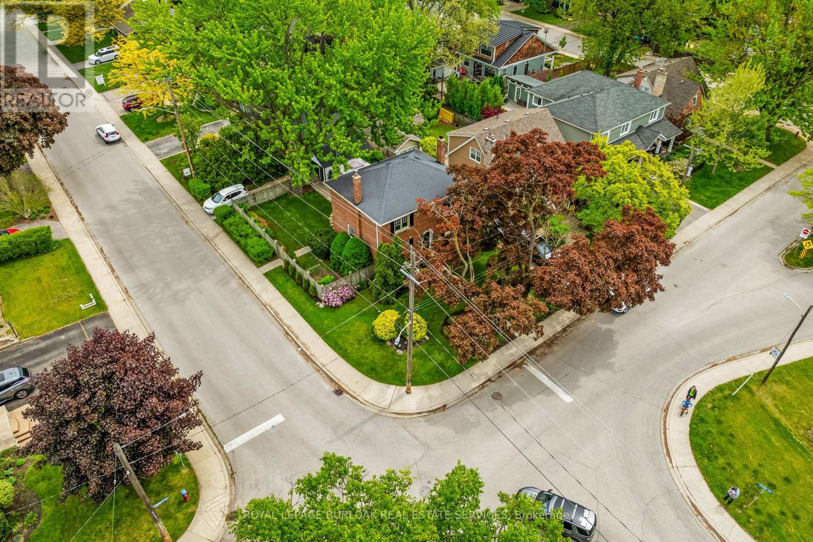 Photo 46 of 605 Emerald Street, Burlington ON
