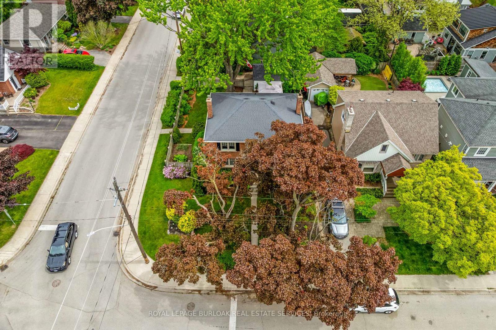 Photo 47 of 605 Emerald Street, Burlington ON
