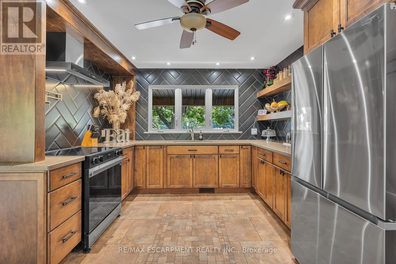 Photo 2 of 316 Fennell Avenue, Hamilton ON