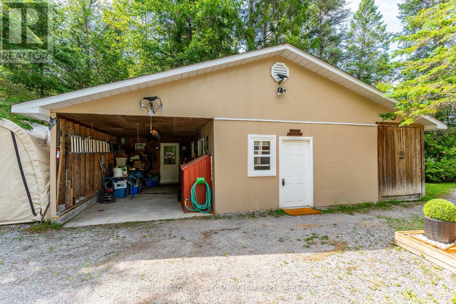 Photo 8 of 1139 Canuck Trail, Minden Hills ON