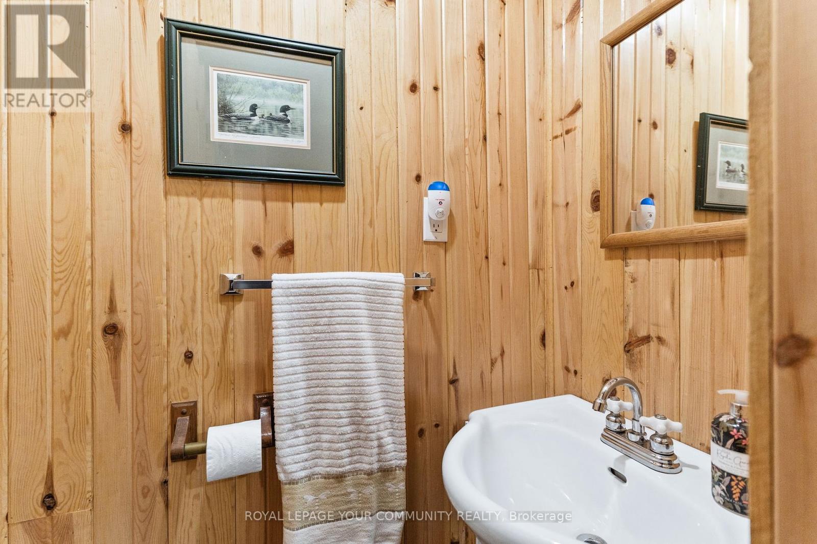 Photo 26 of 1139 Canuck Trail, Minden Hills ON