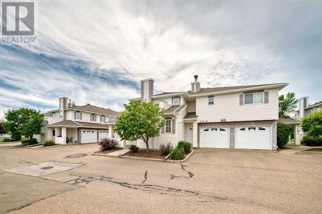 Photo 3 of 16 E 32 Daines Avenue, Red Deer AB