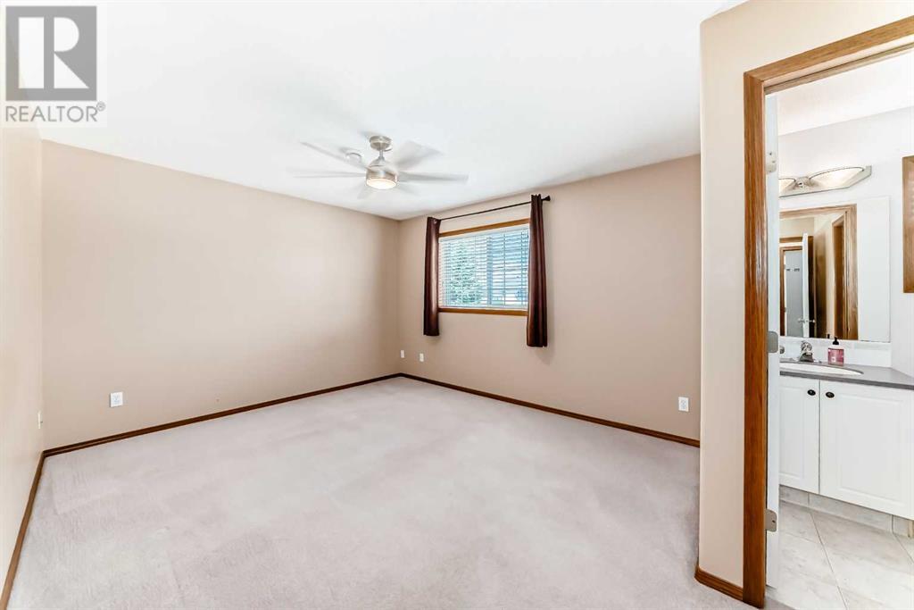 Photo 9 of 16 E 32 Daines Avenue, Red Deer AB