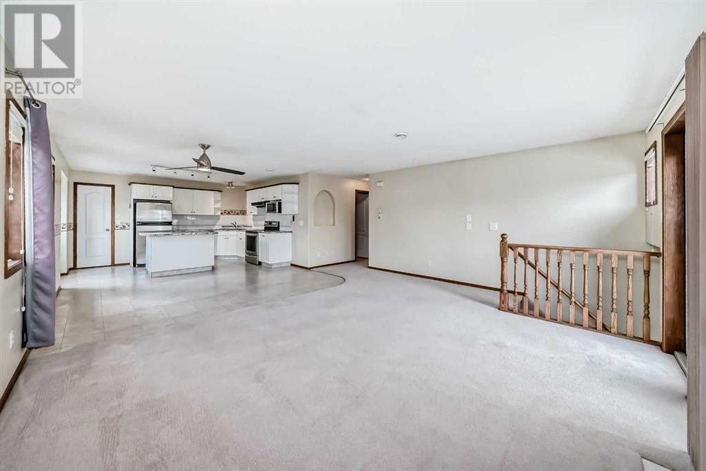 Photo 12 of 16 E 32 Daines Avenue, Red Deer AB