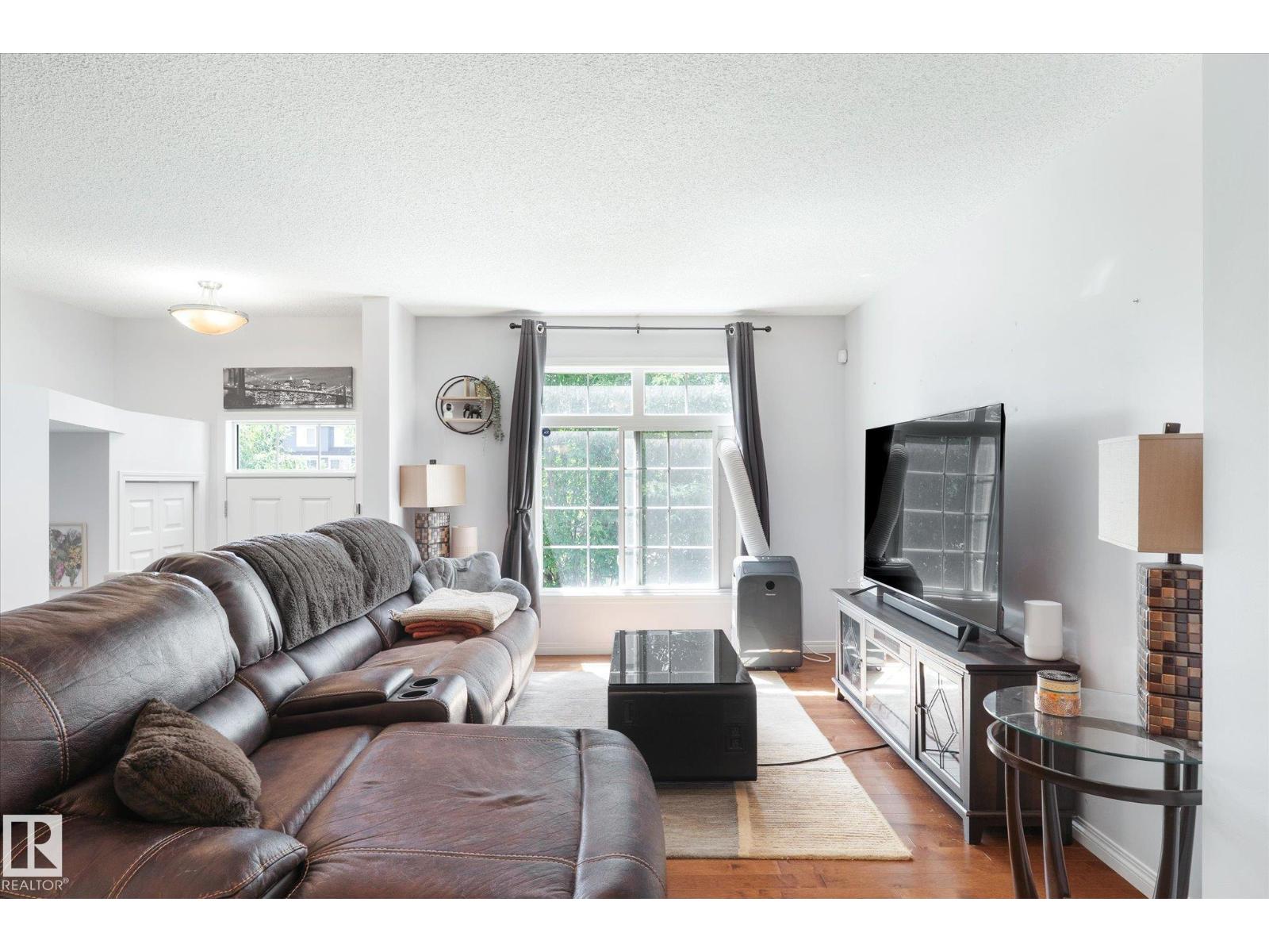 Photo 8 of 53 9151 Shaw Wy Sw, Edmonton AB