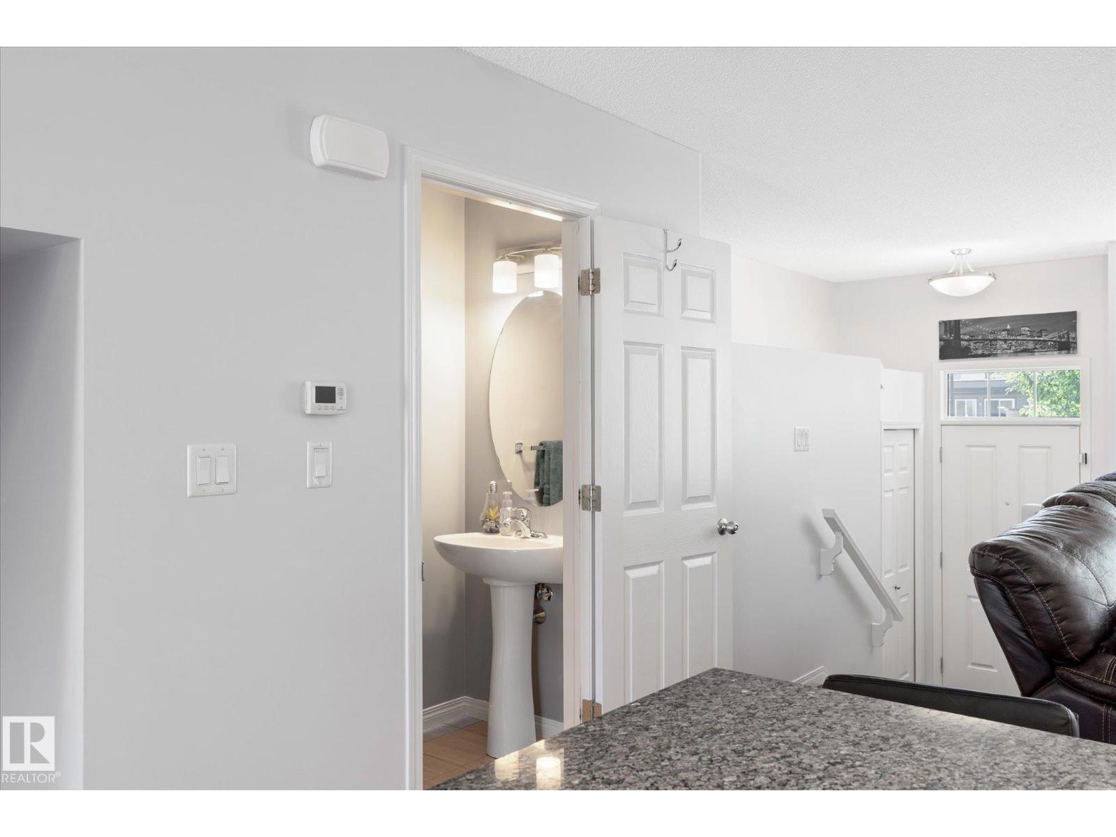 Photo 17 of 53 9151 Shaw Wy Sw, Edmonton AB