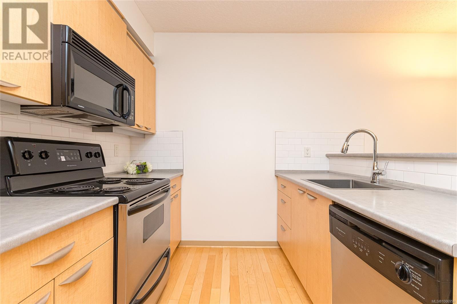 #302 1030 YATES ST - Image 8