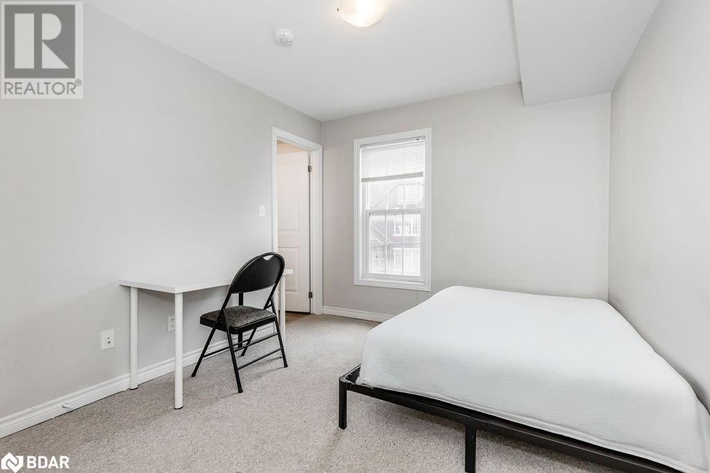 Photo 11 of 246 Penetanguishene Rd Unit 6, Barrie ON