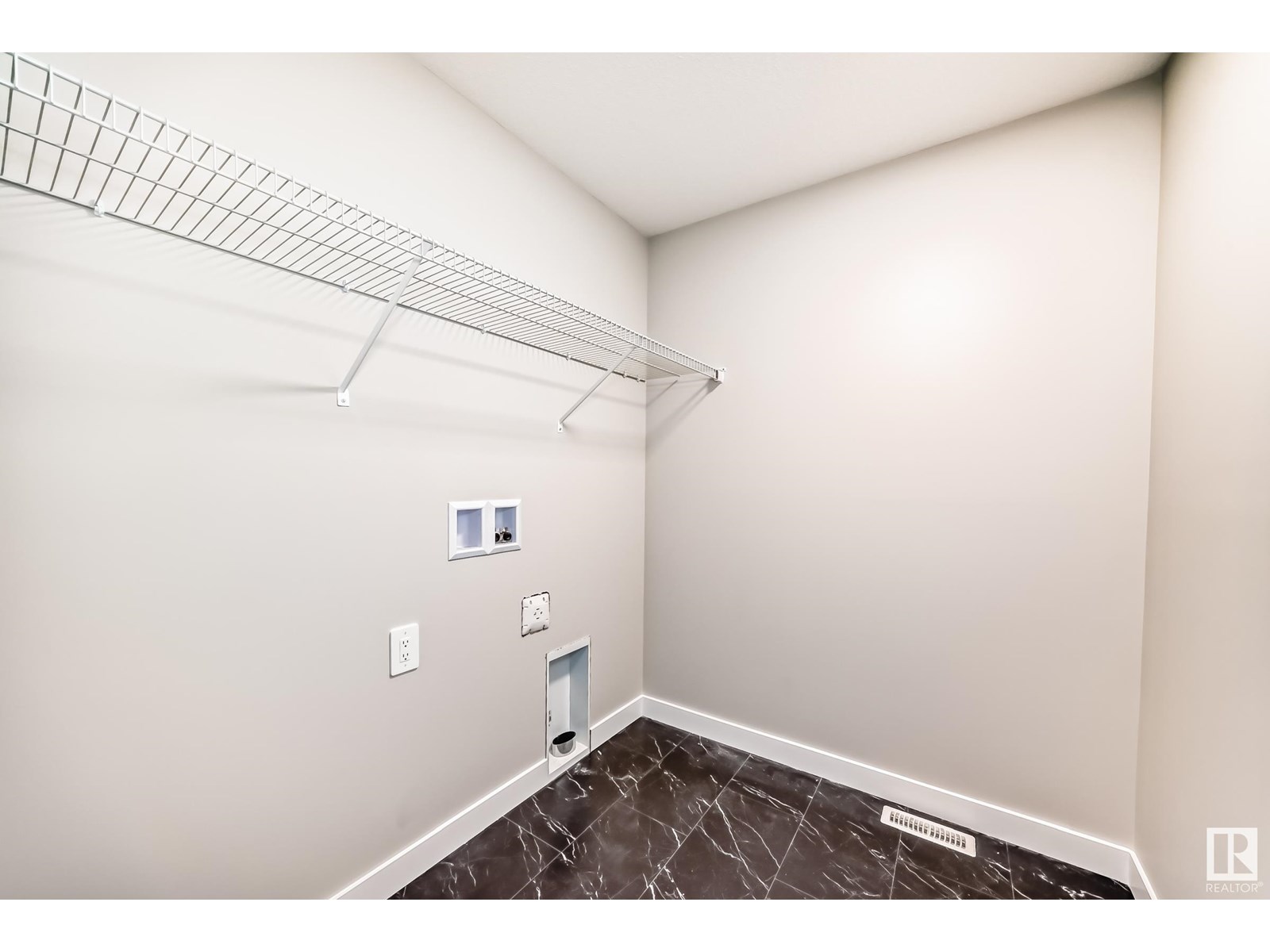 Photo 44 of 4223 206 St Nw, Edmonton AB