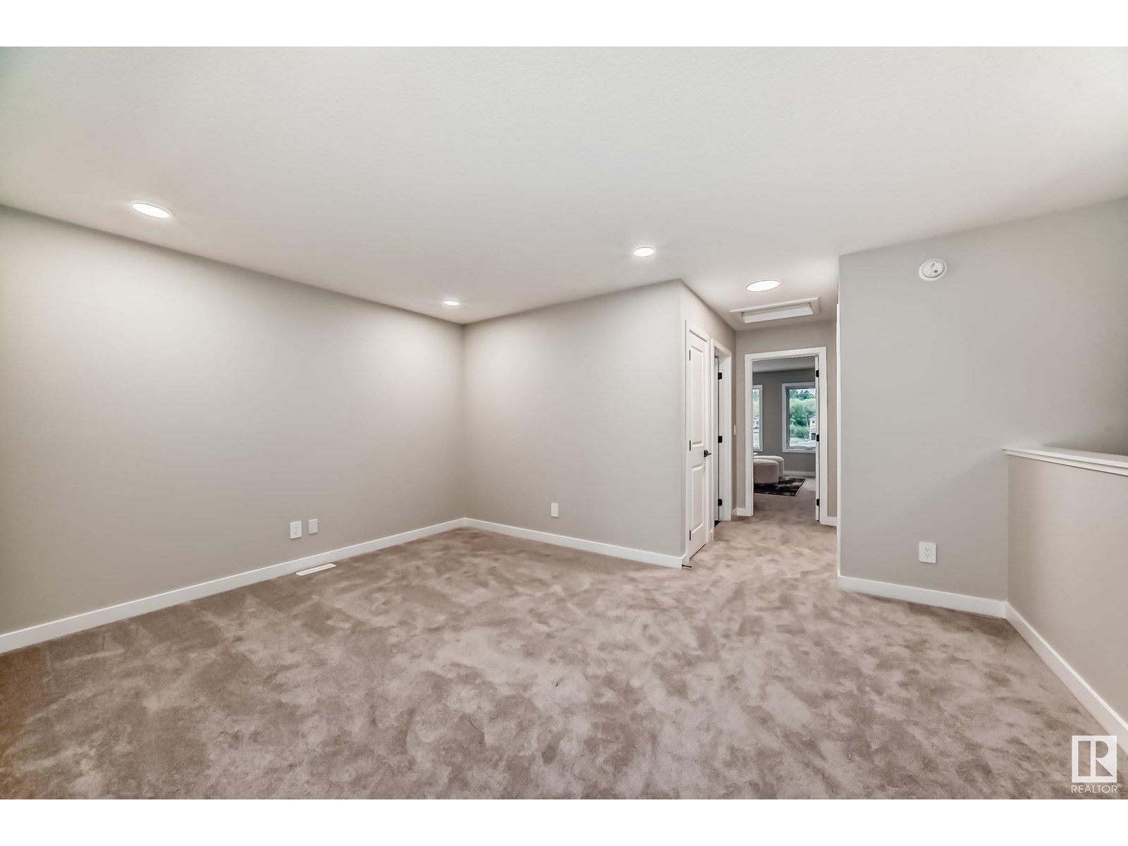 Photo 13 of 4223 206 St Nw, Edmonton AB