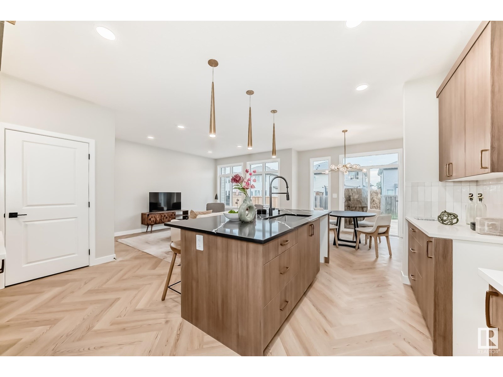 Photo 64 of 4223 206 St Nw, Edmonton AB