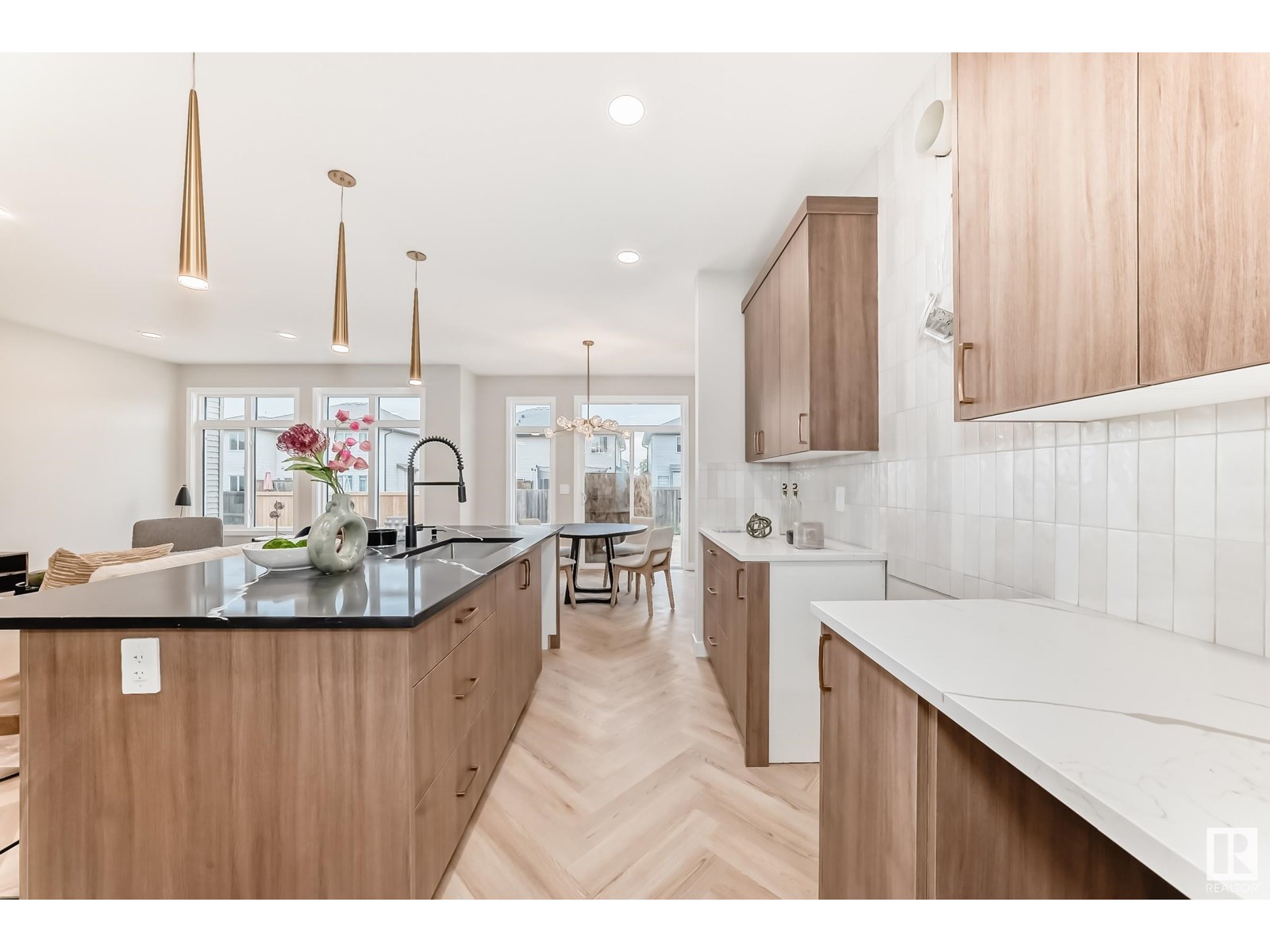 Photo 1 of 4223 206 St Nw, Edmonton AB
