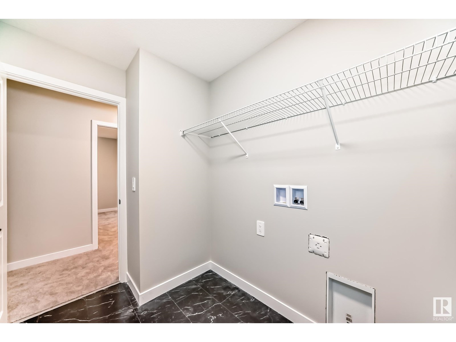 Photo 10 of 4223 206 St Nw, Edmonton AB