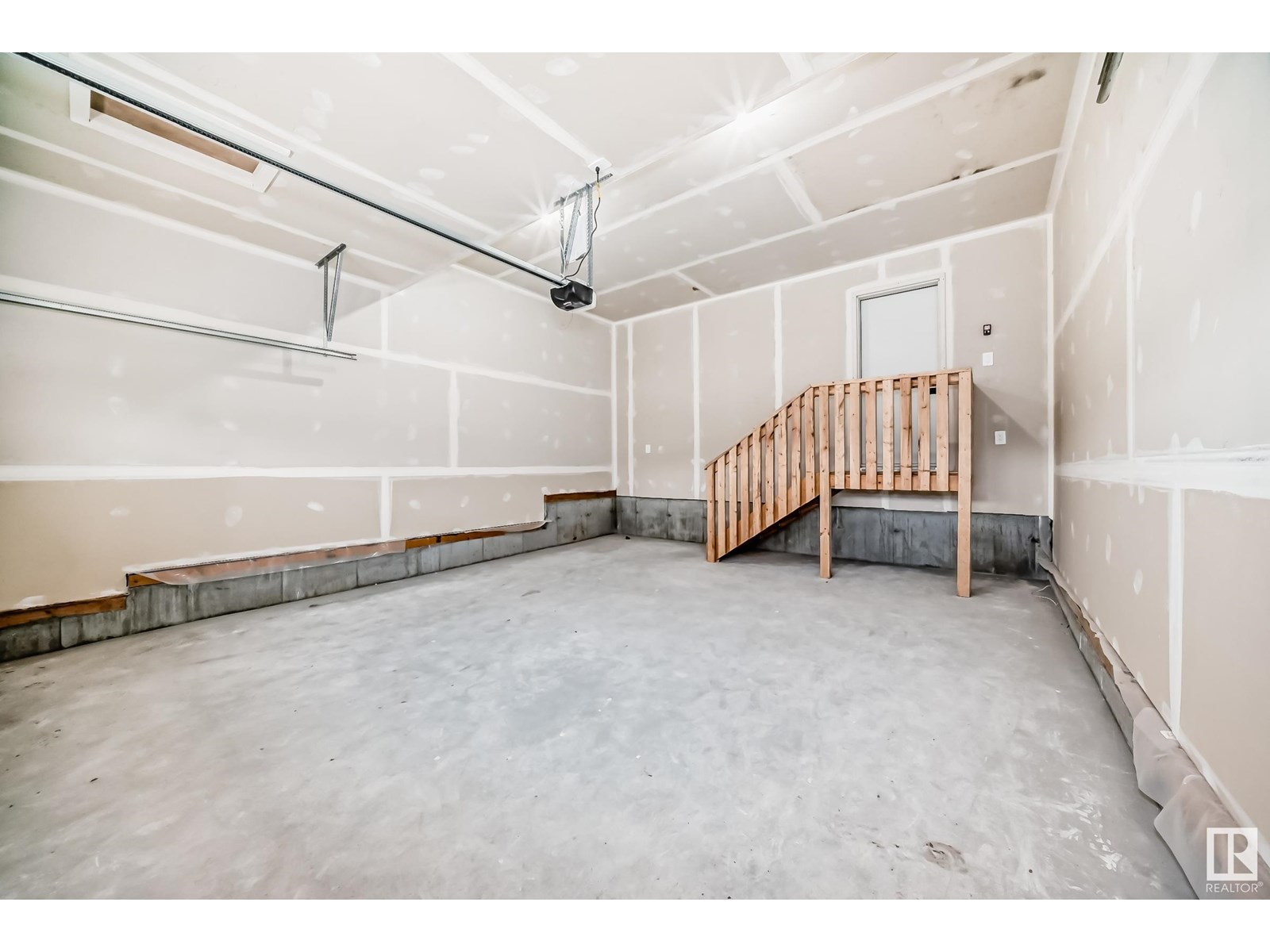 Photo 37 of 4223 206 St Nw, Edmonton AB