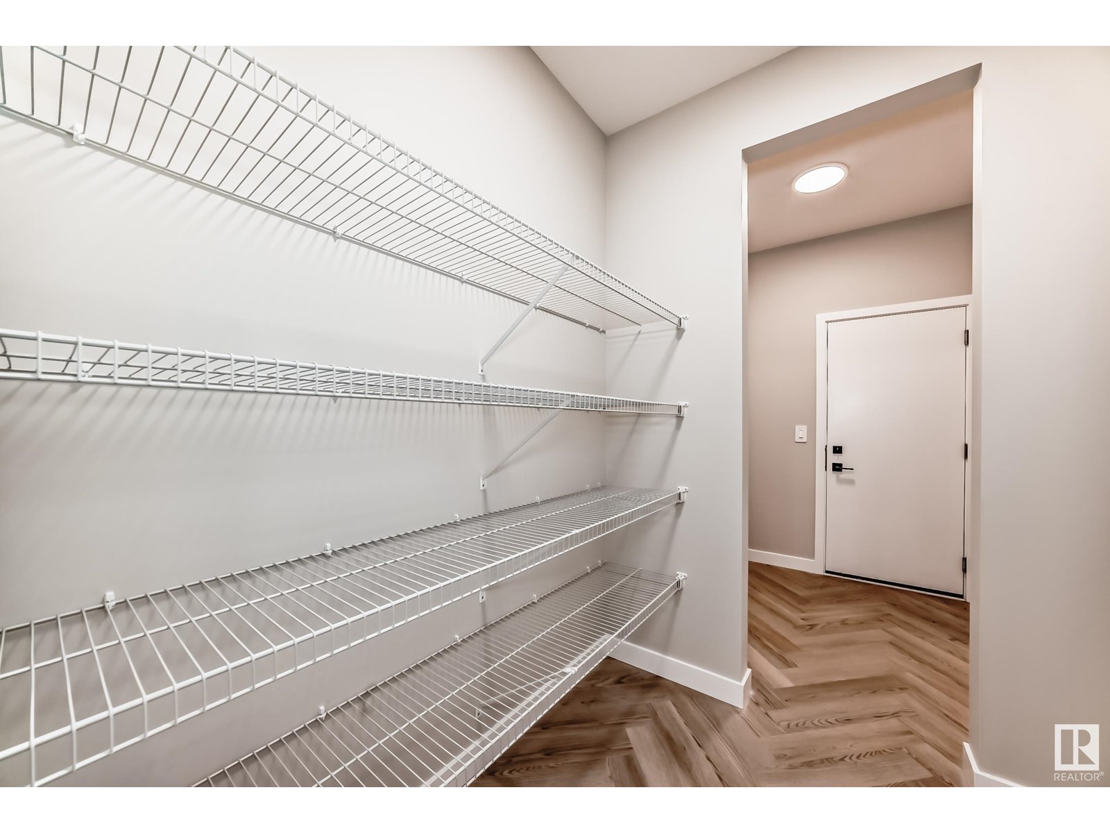 Photo 11 of 4223 206 St Nw, Edmonton AB
