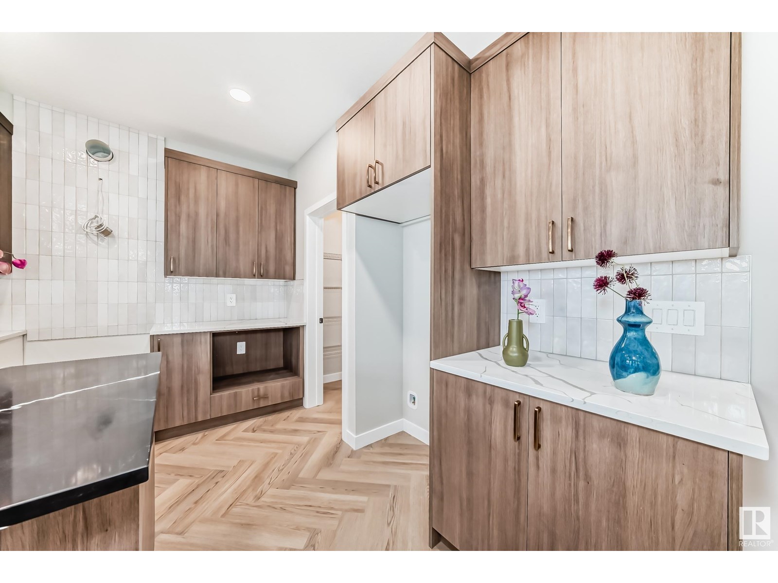 Photo 15 of 4223 206 St Nw, Edmonton AB