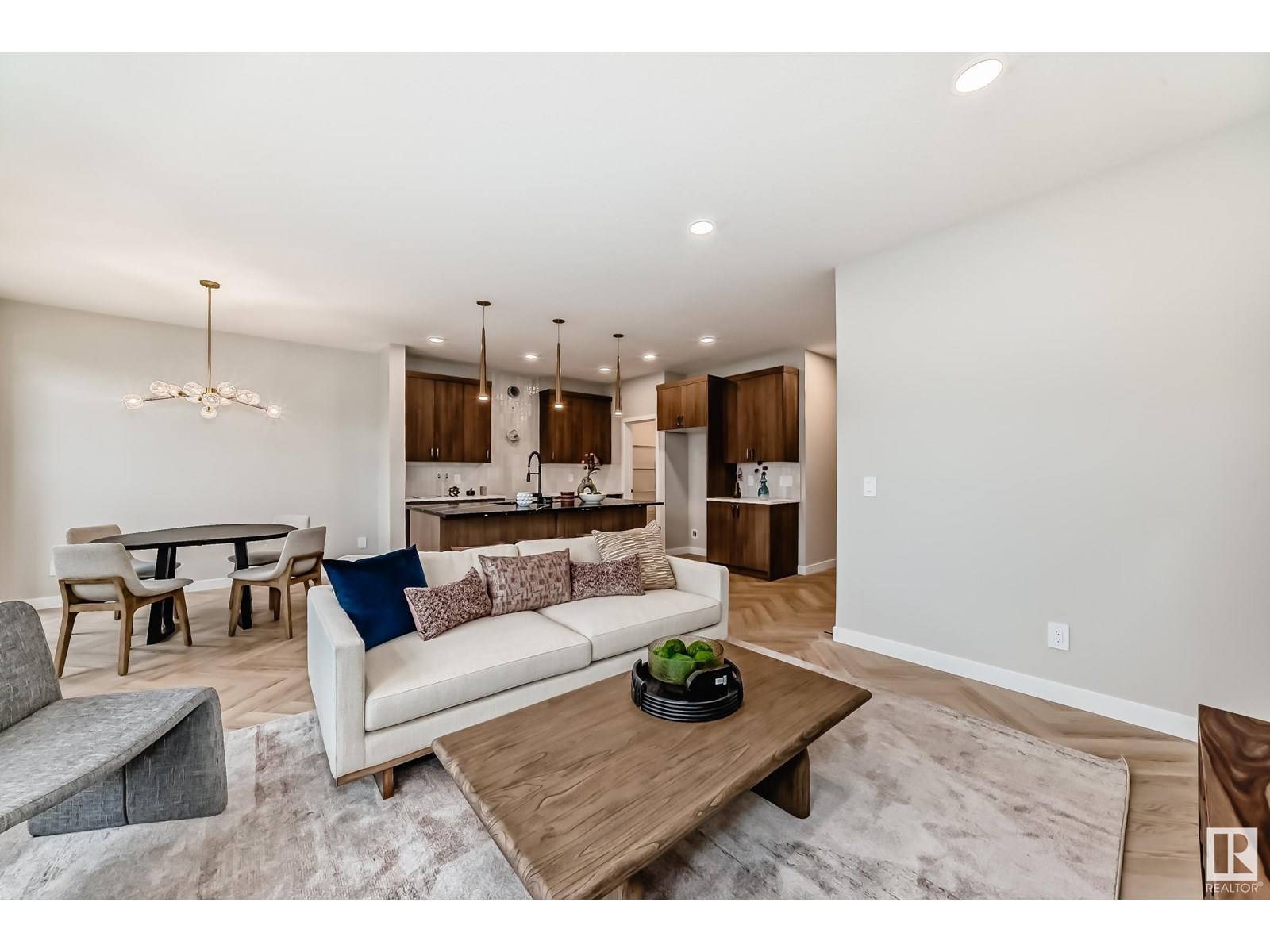 Photo 17 of 4223 206 St Nw, Edmonton AB