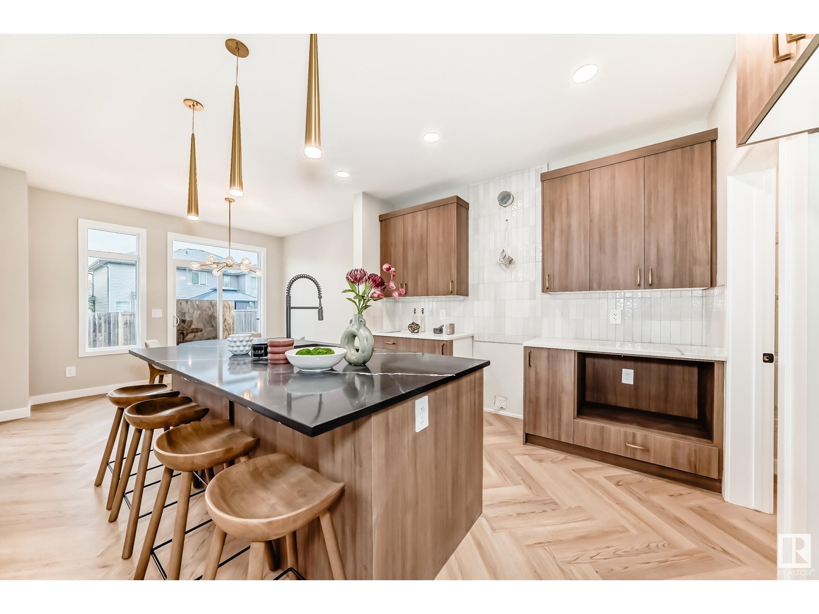 Photo 4 of 4223 206 St Nw, Edmonton AB