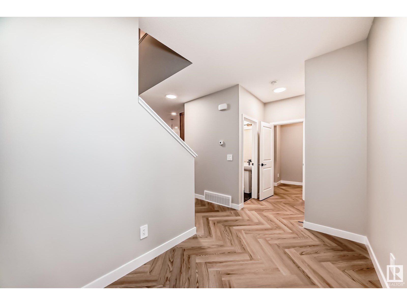Photo 7 of 4223 206 St Nw, Edmonton AB
