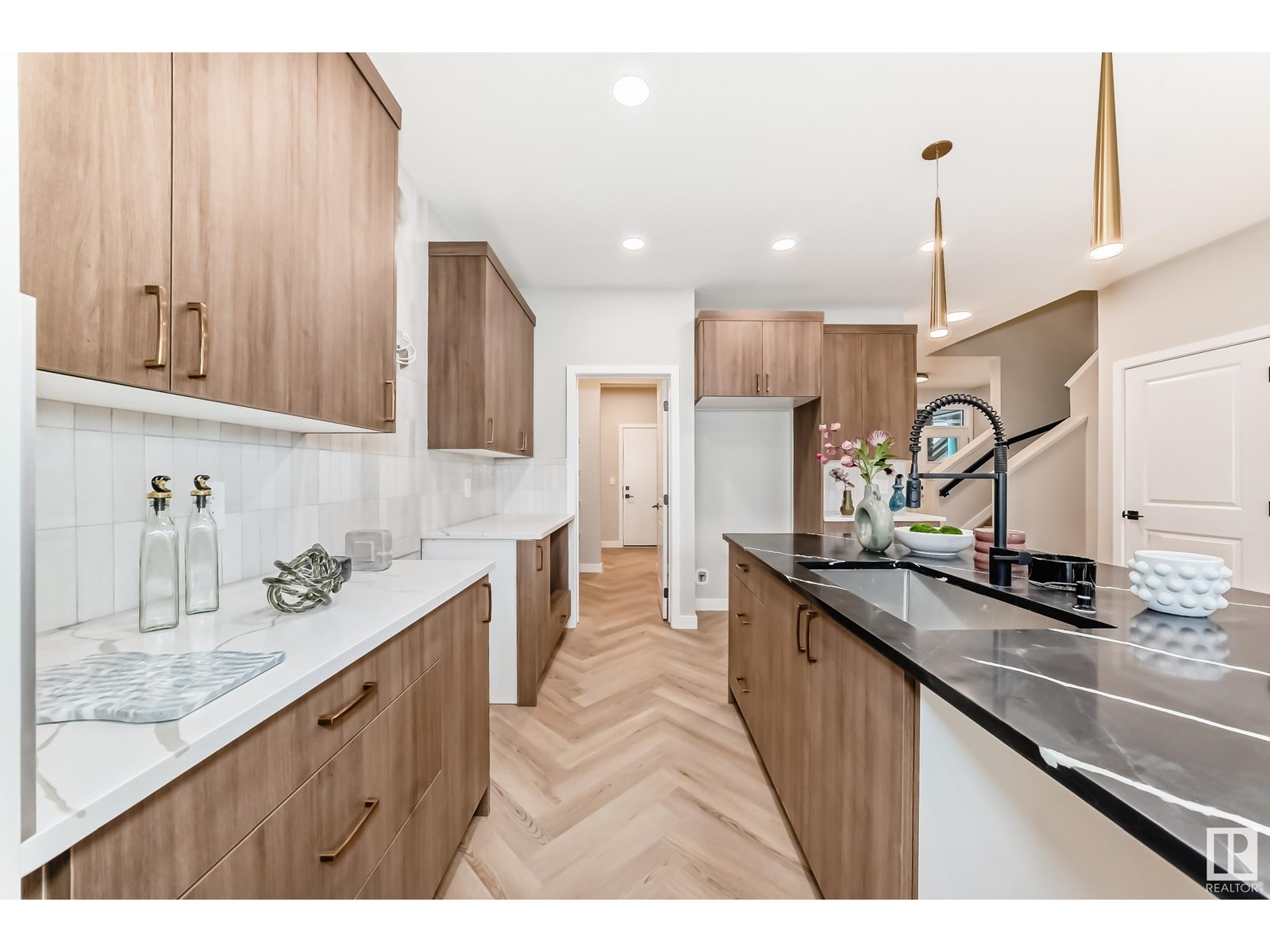 Photo 3 of 4223 206 St Nw, Edmonton AB
