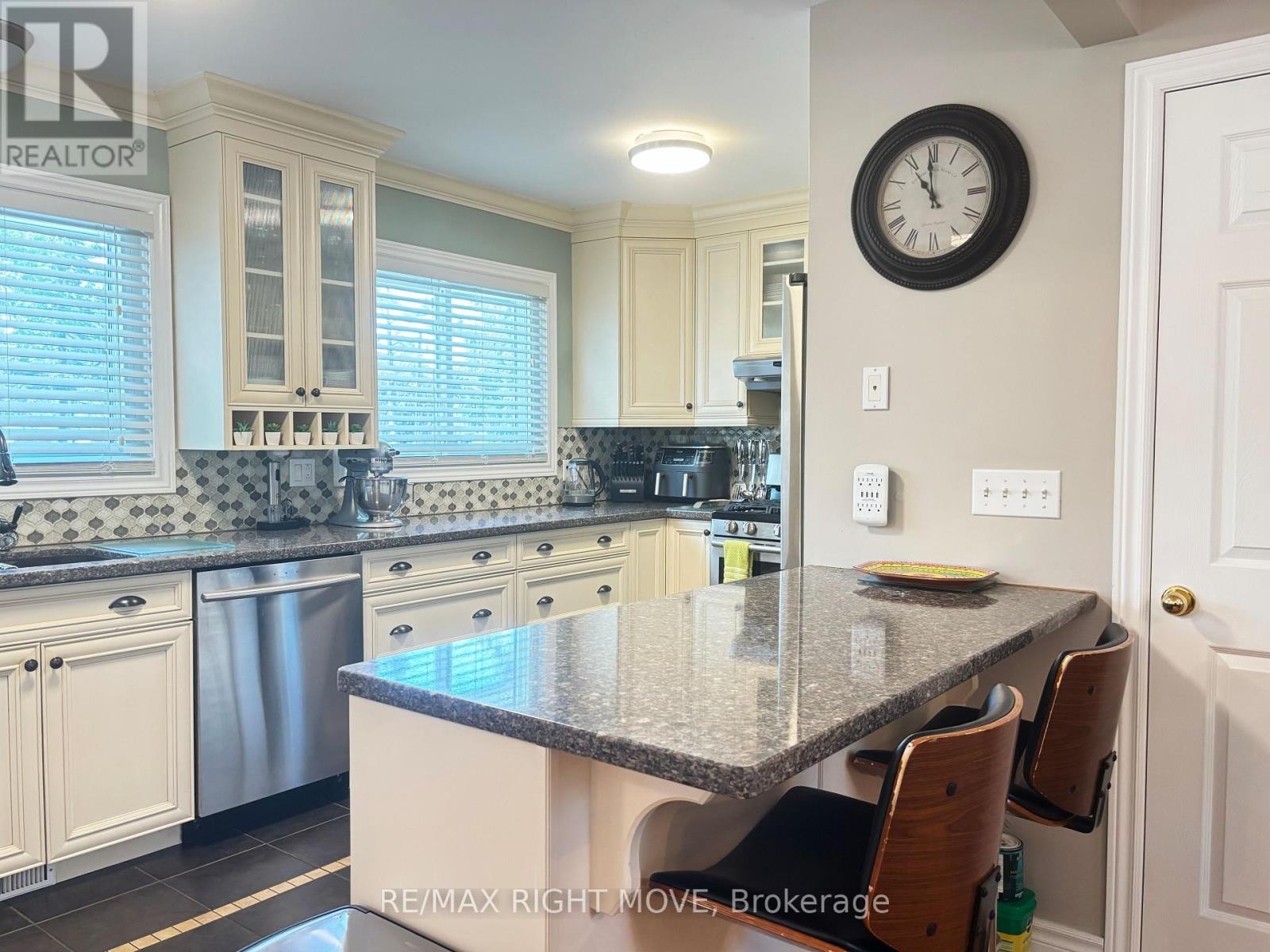 Photo 6 of 3705 Shadow Creek Road, Severn ON