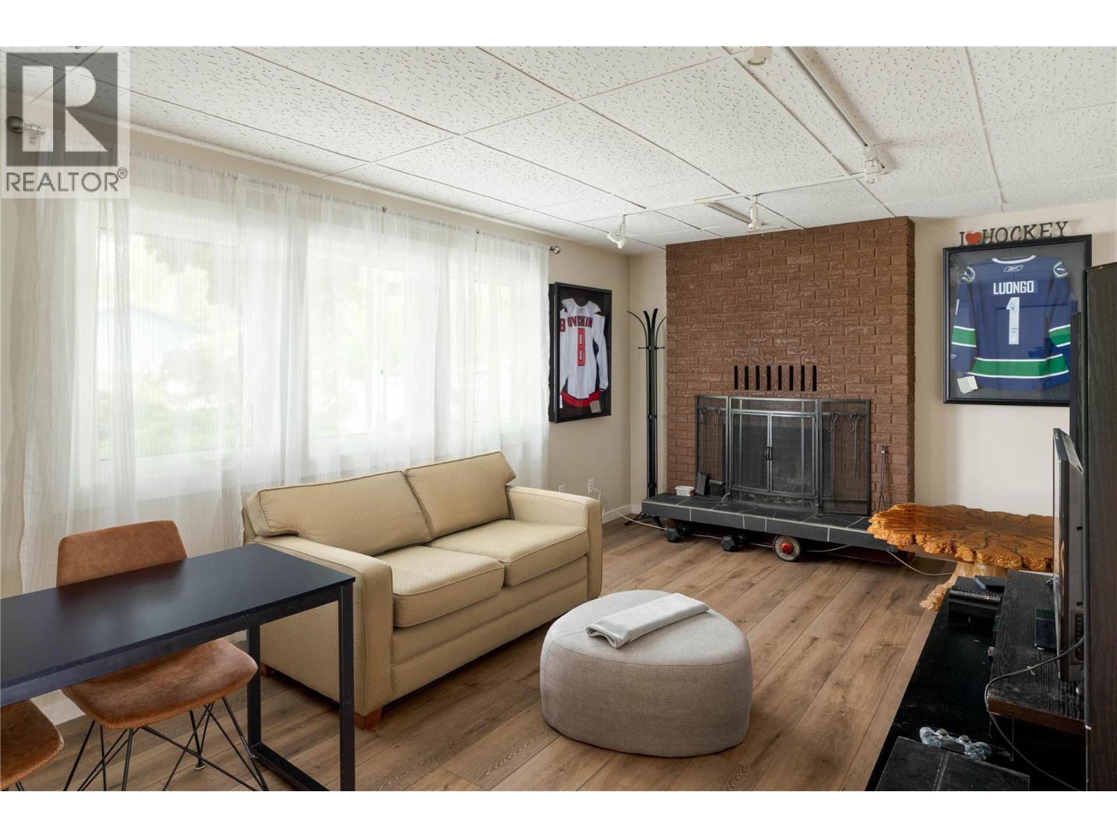 Photo 6 of 875 Hammer Avenue, Kelowna BC