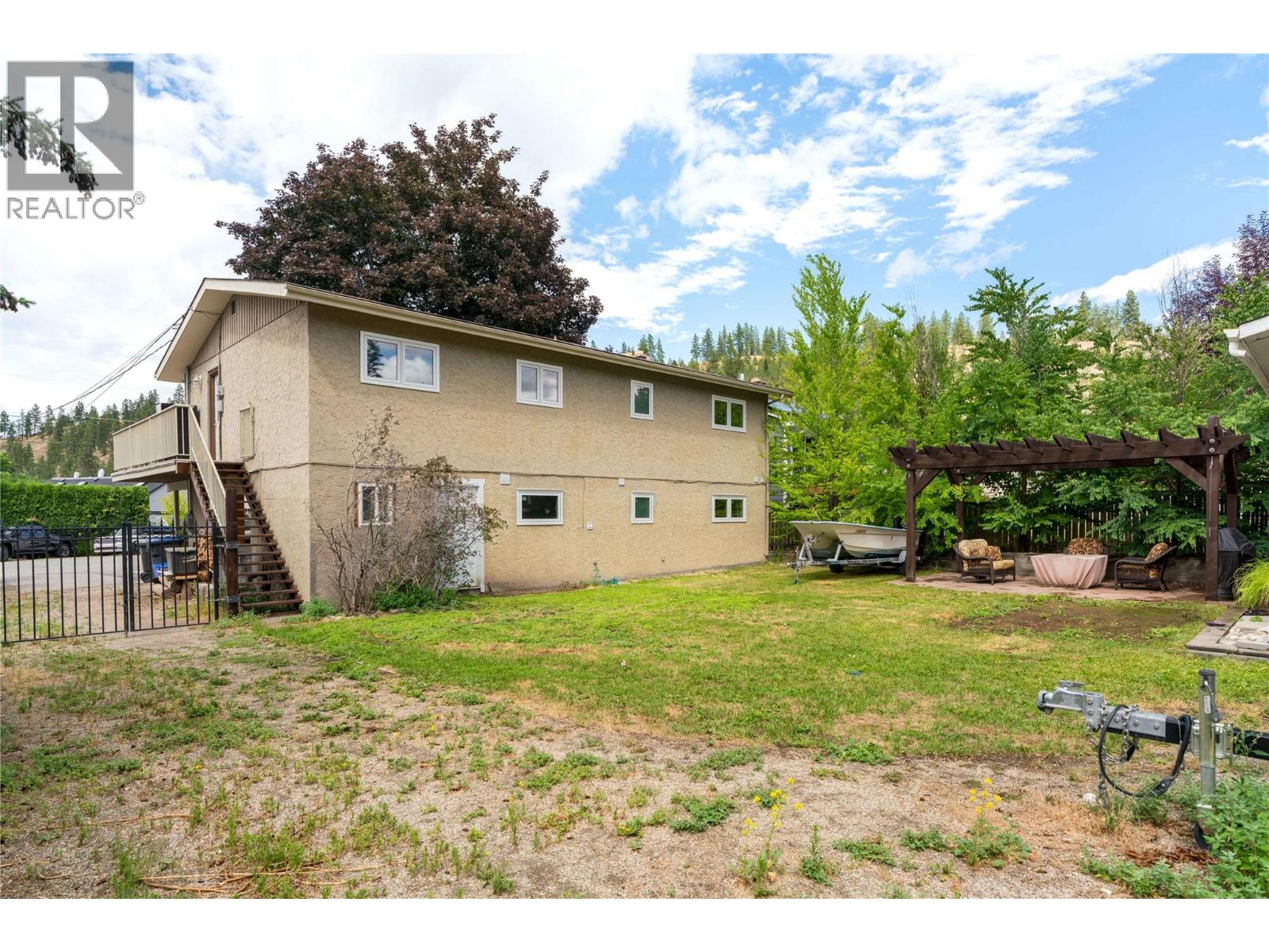 Photo 9 of 875 Hammer Avenue, Kelowna BC
