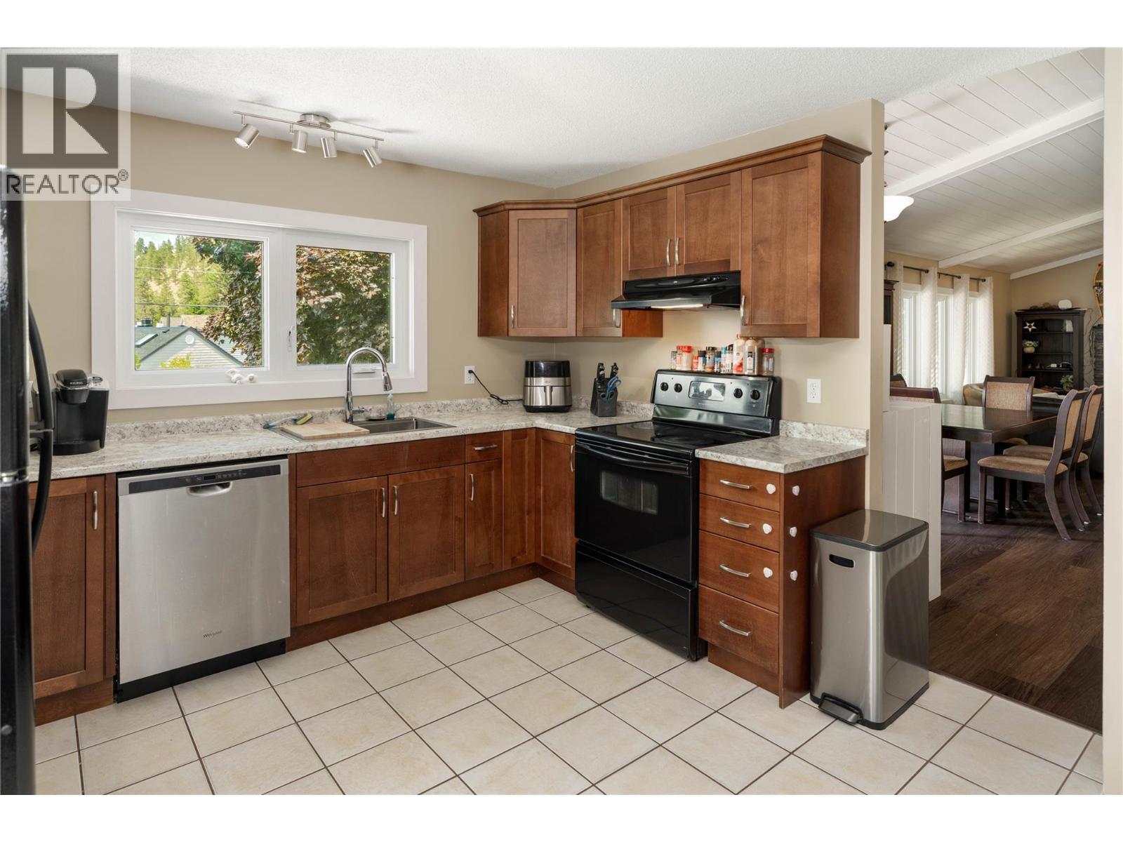 Photo 20 of 875 Hammer Avenue, Kelowna BC