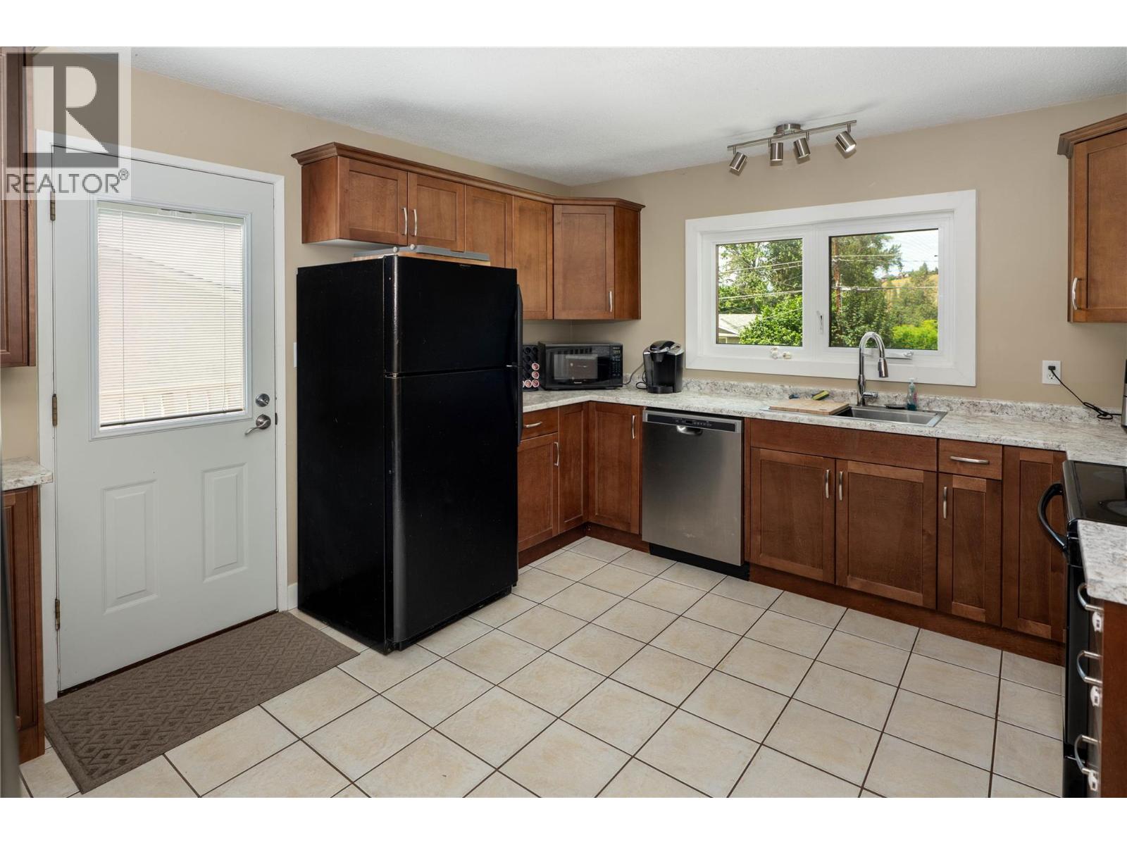 Photo 21 of 875 Hammer Avenue, Kelowna BC