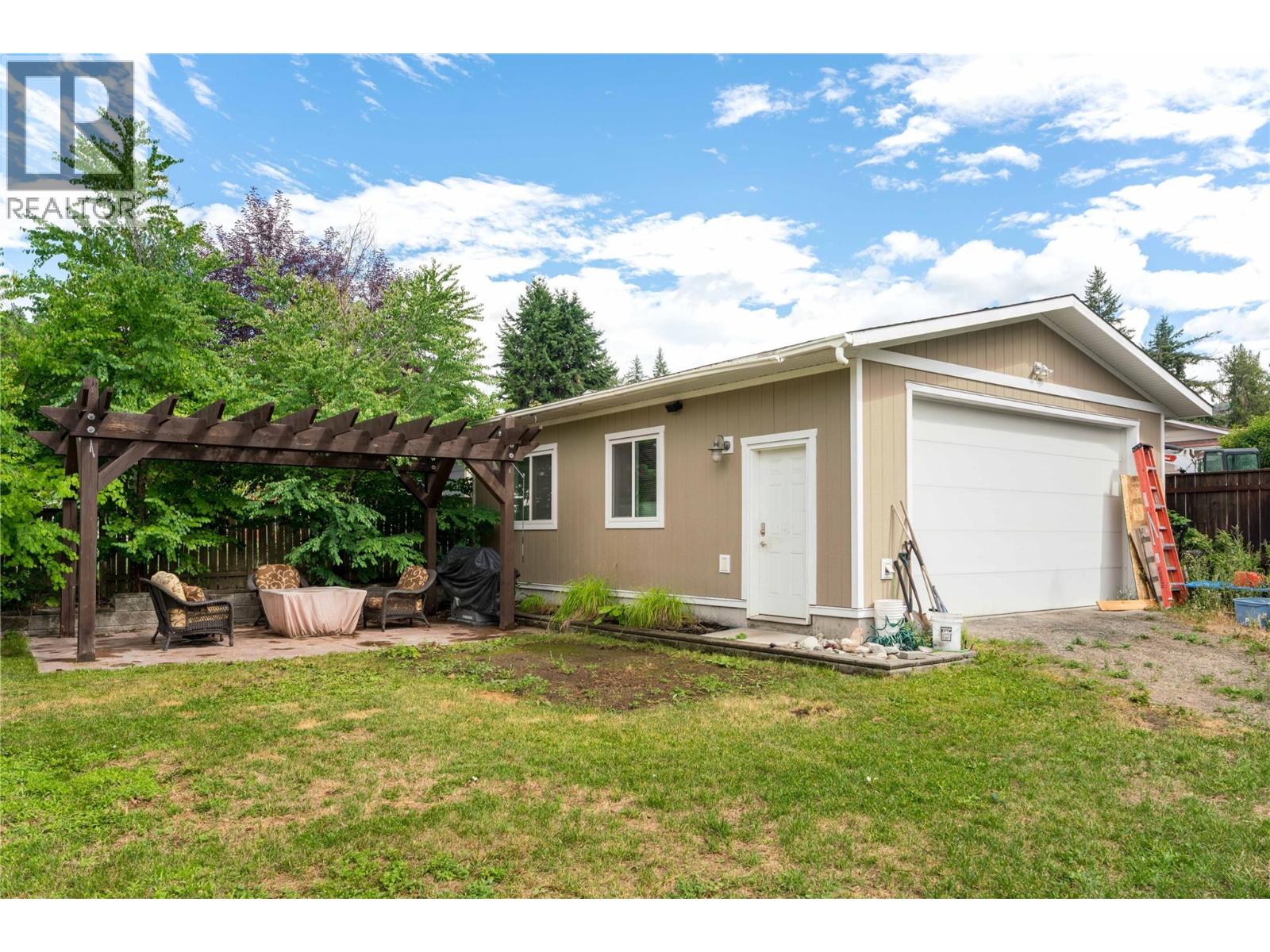 Photo 25 of 875 Hammer Avenue, Kelowna BC